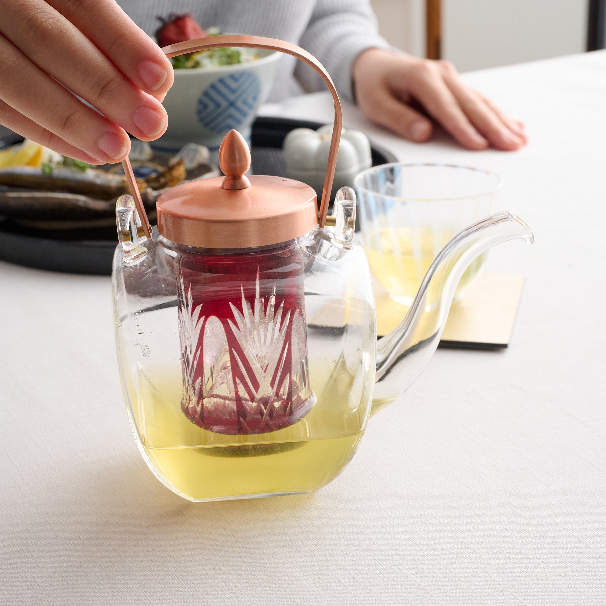 Olla de sake con brillo carmesí