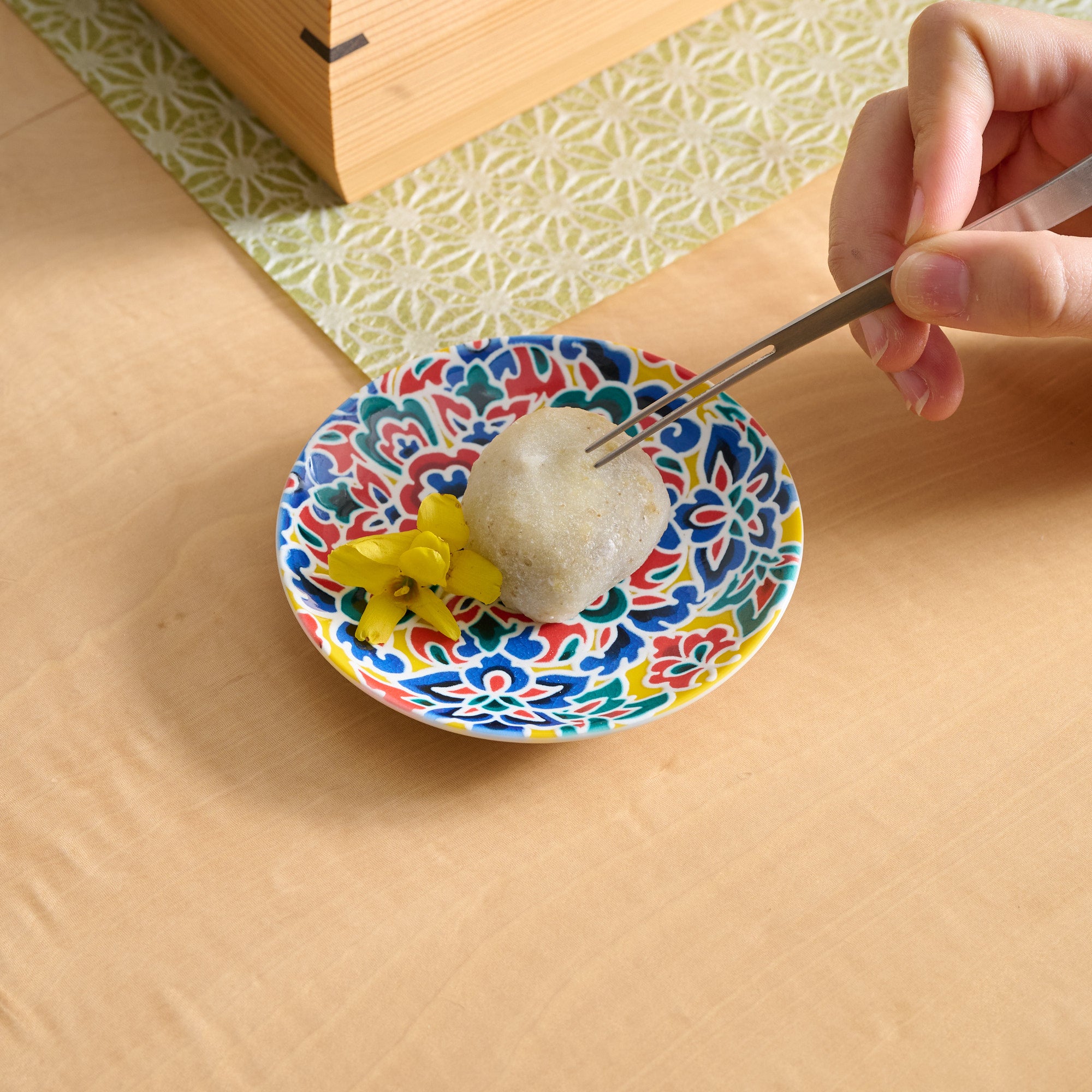 Kutani Art Floral Sauce Plate Set