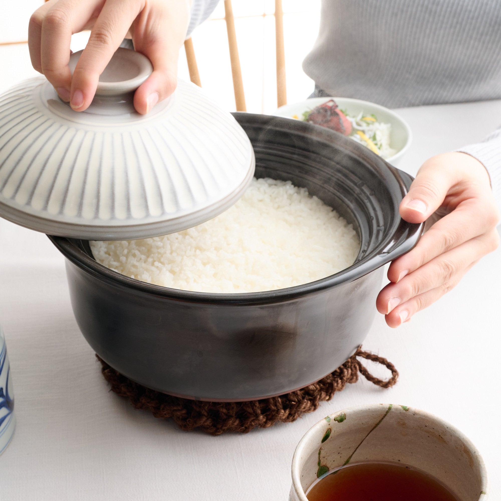 Kikka White Chrysanthemum Donabe Rice Cooker 3 Rice Cooker Cups (3 Gou)