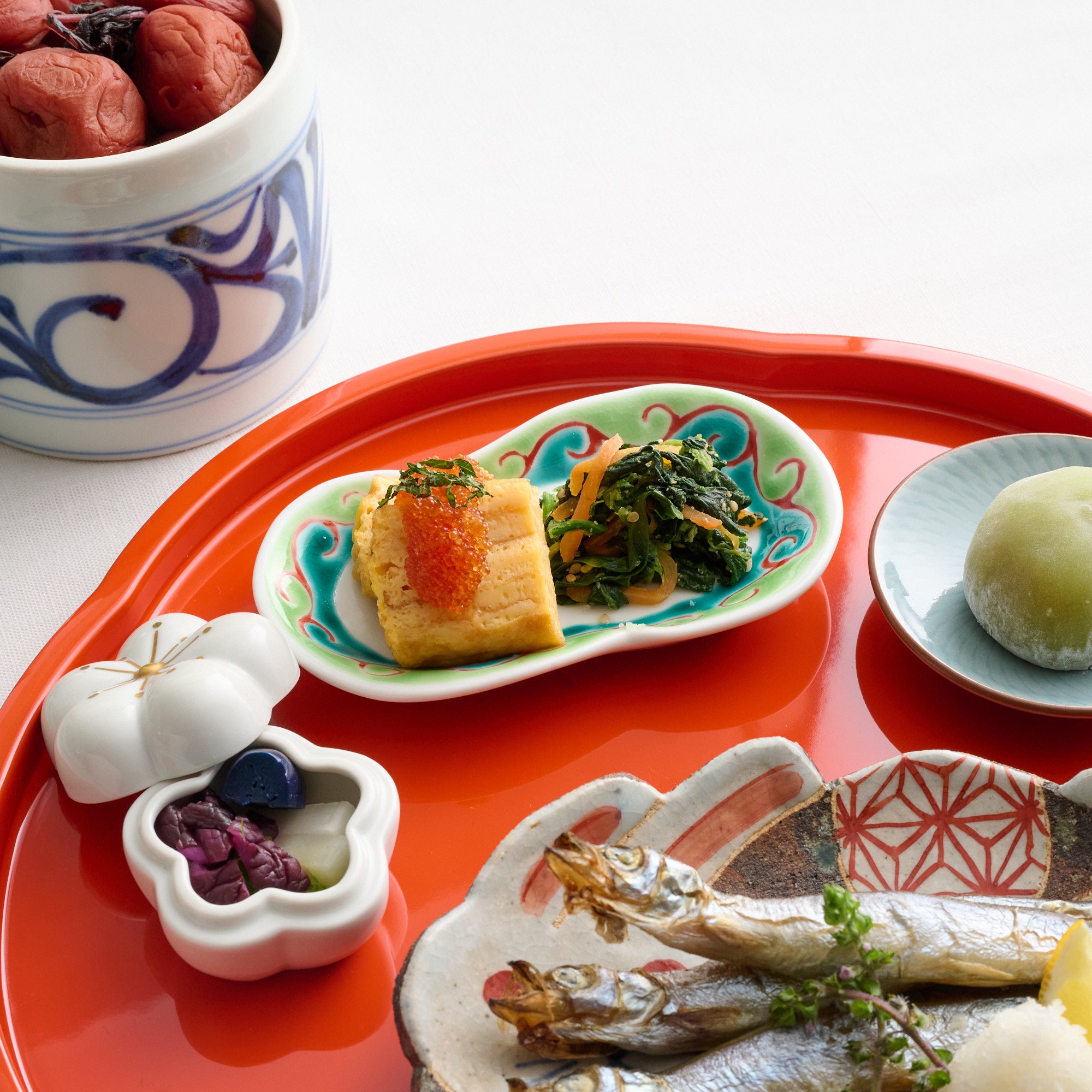 Vivid Daruma-shaped Sauce Plate