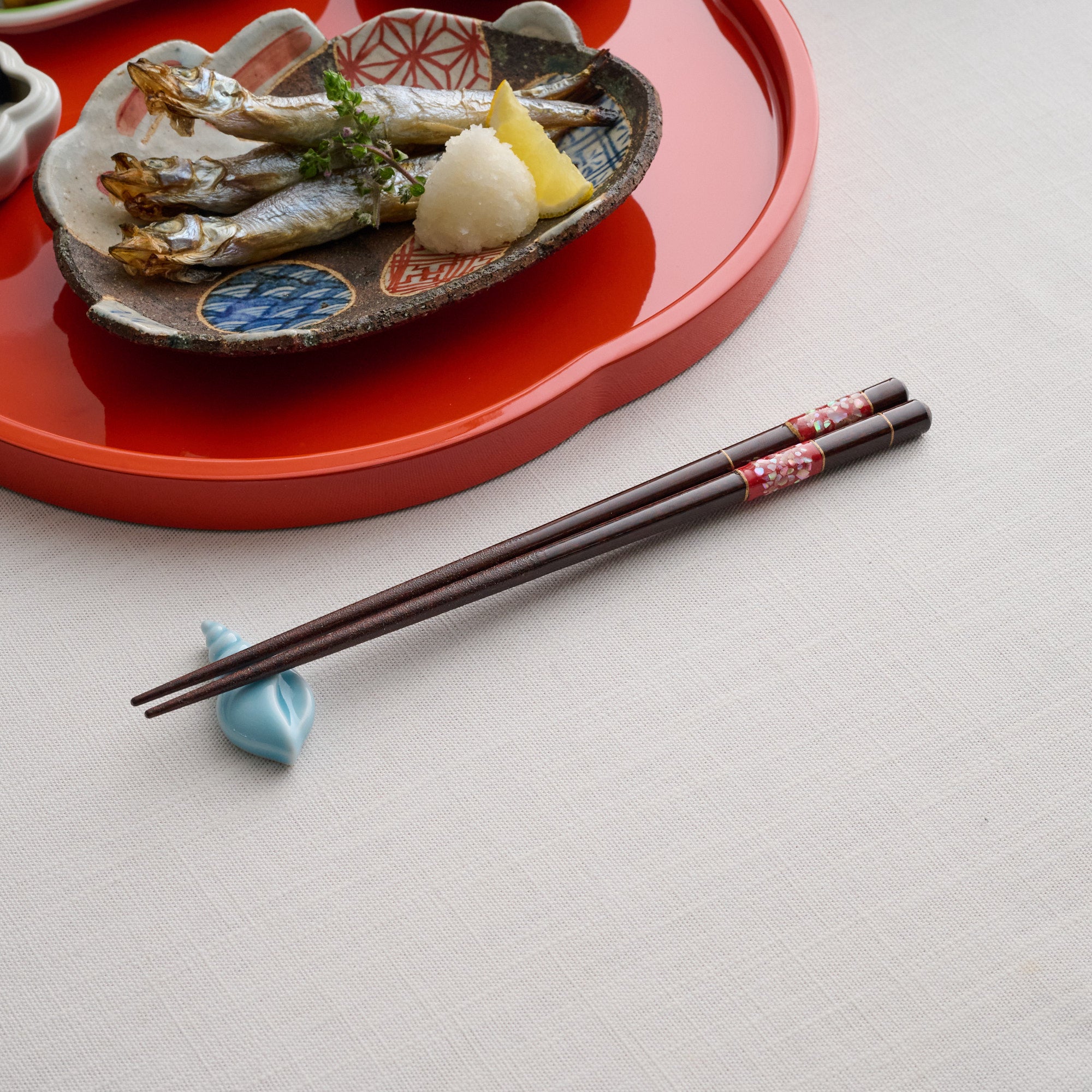 Sound of the Sea Shell Inlay Checkered Pattern Chopsticks Pair Set with Chopstick Rests