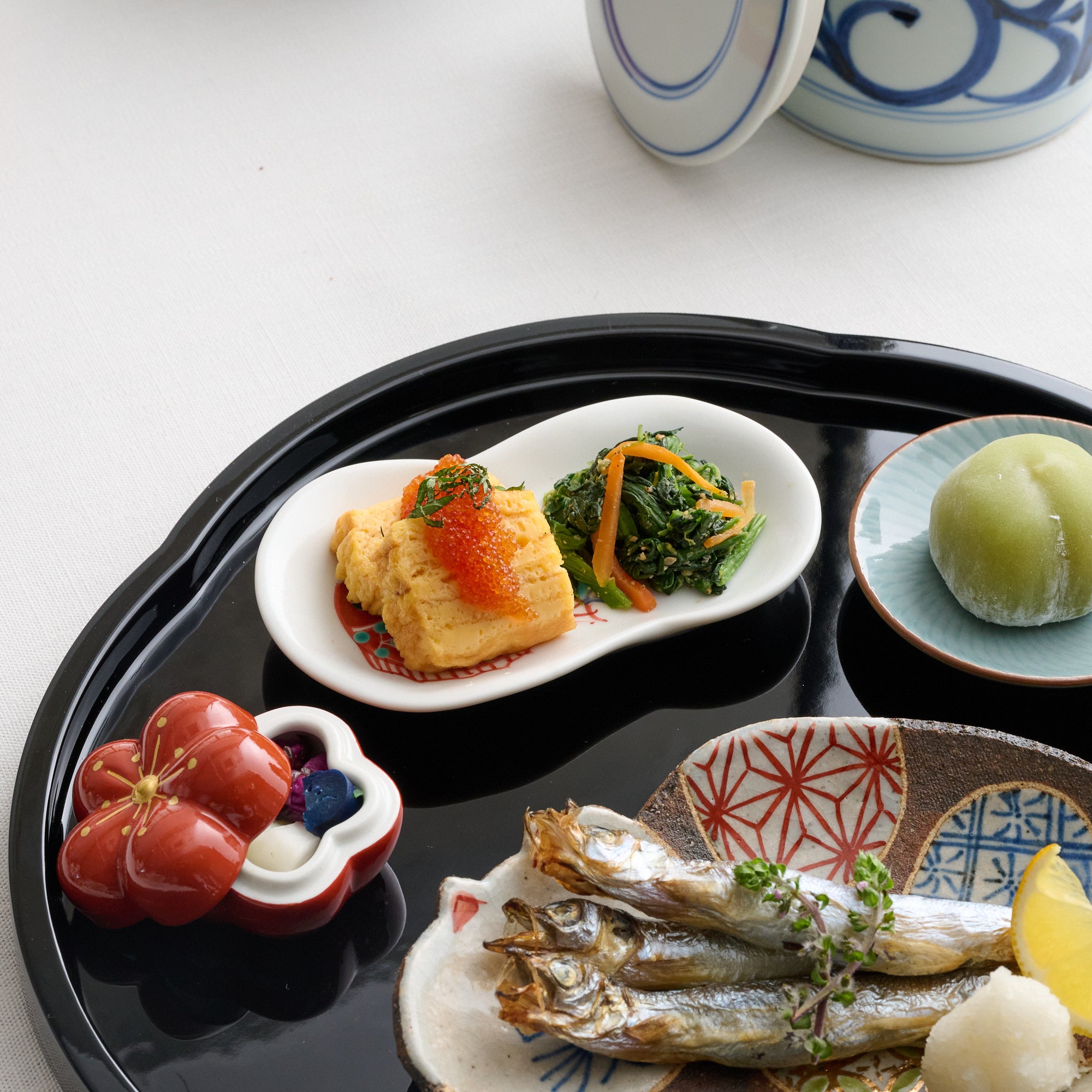 Vivid Daruma-shaped Sauce Plate