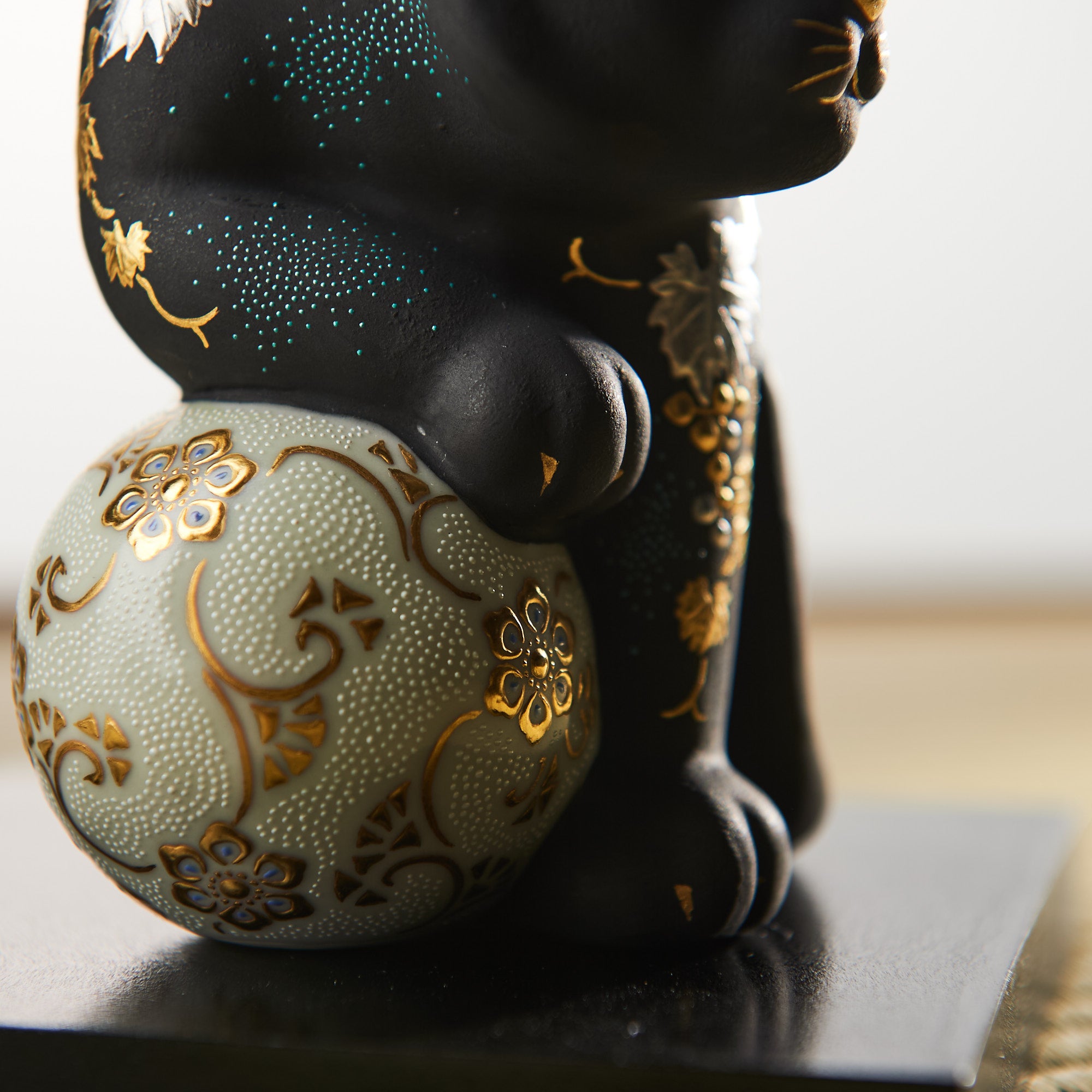 Morikin Grape Pattern Aochibu Tiger Figurine