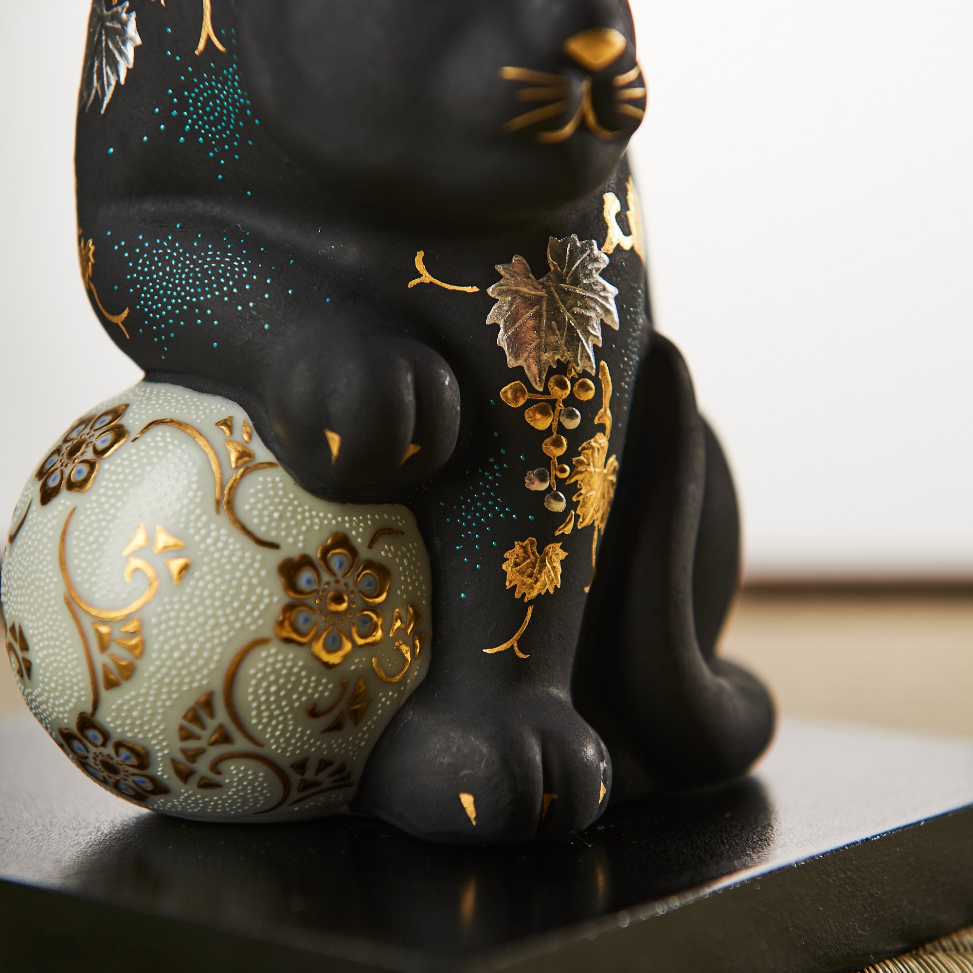 Morikin Grape Pattern Aochibu Tiger Figurine