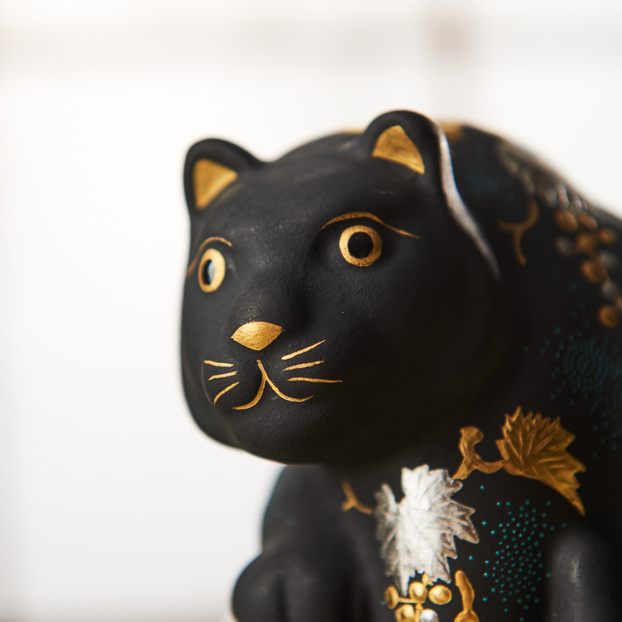 Morikin Grape Pattern Aochibu Tiger Figurine