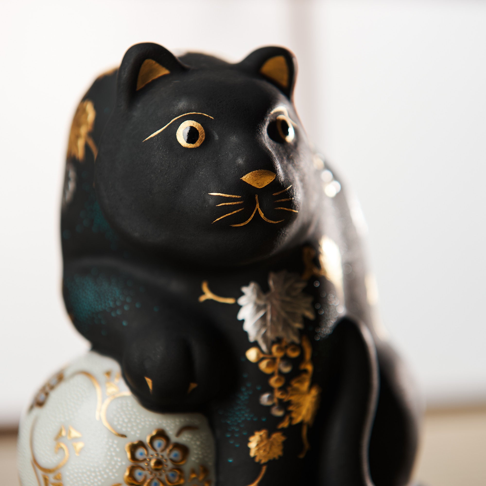 Morikin Grape Pattern Aochibu Tiger Figurine