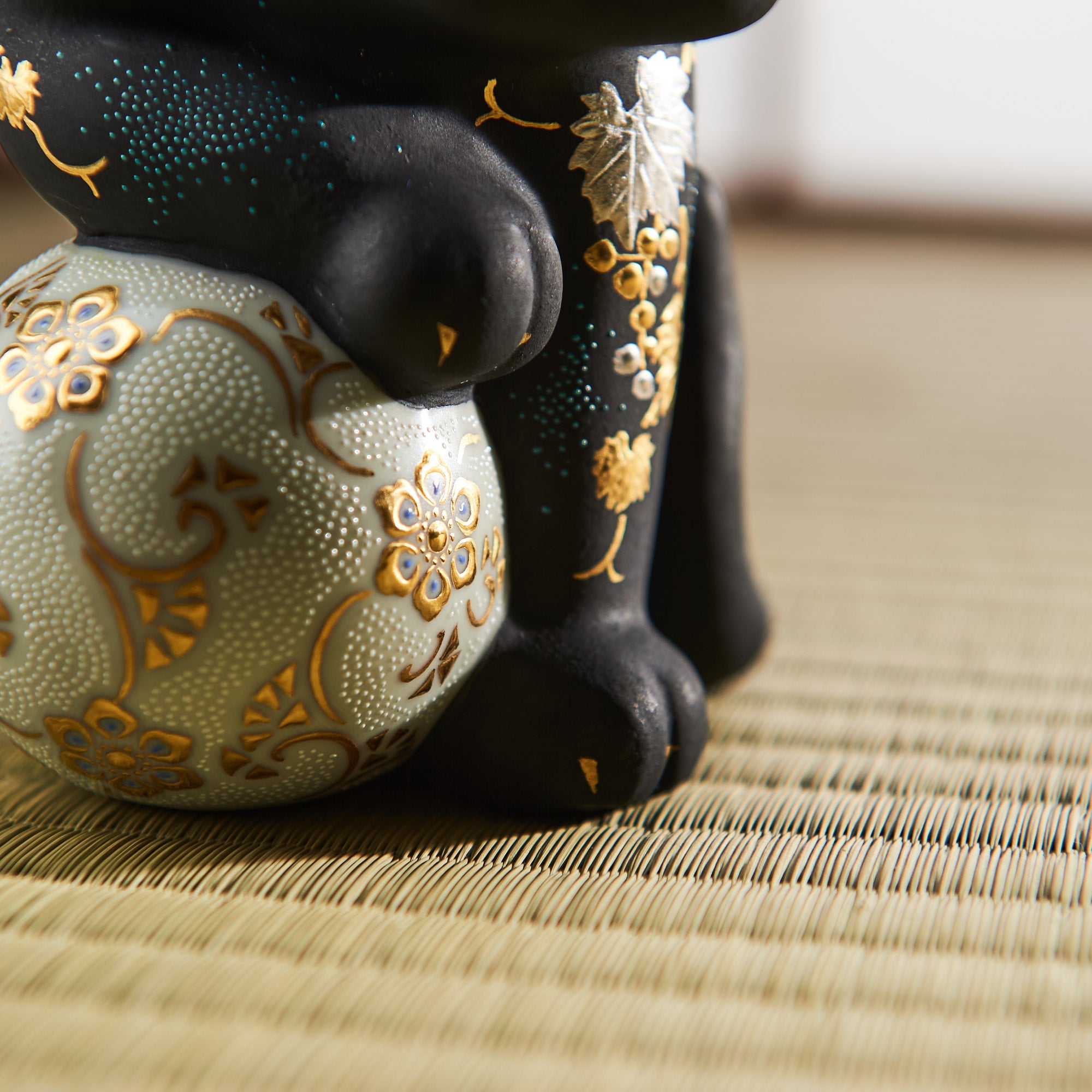 Morikin Grape Pattern Aochibu Tiger Figurine