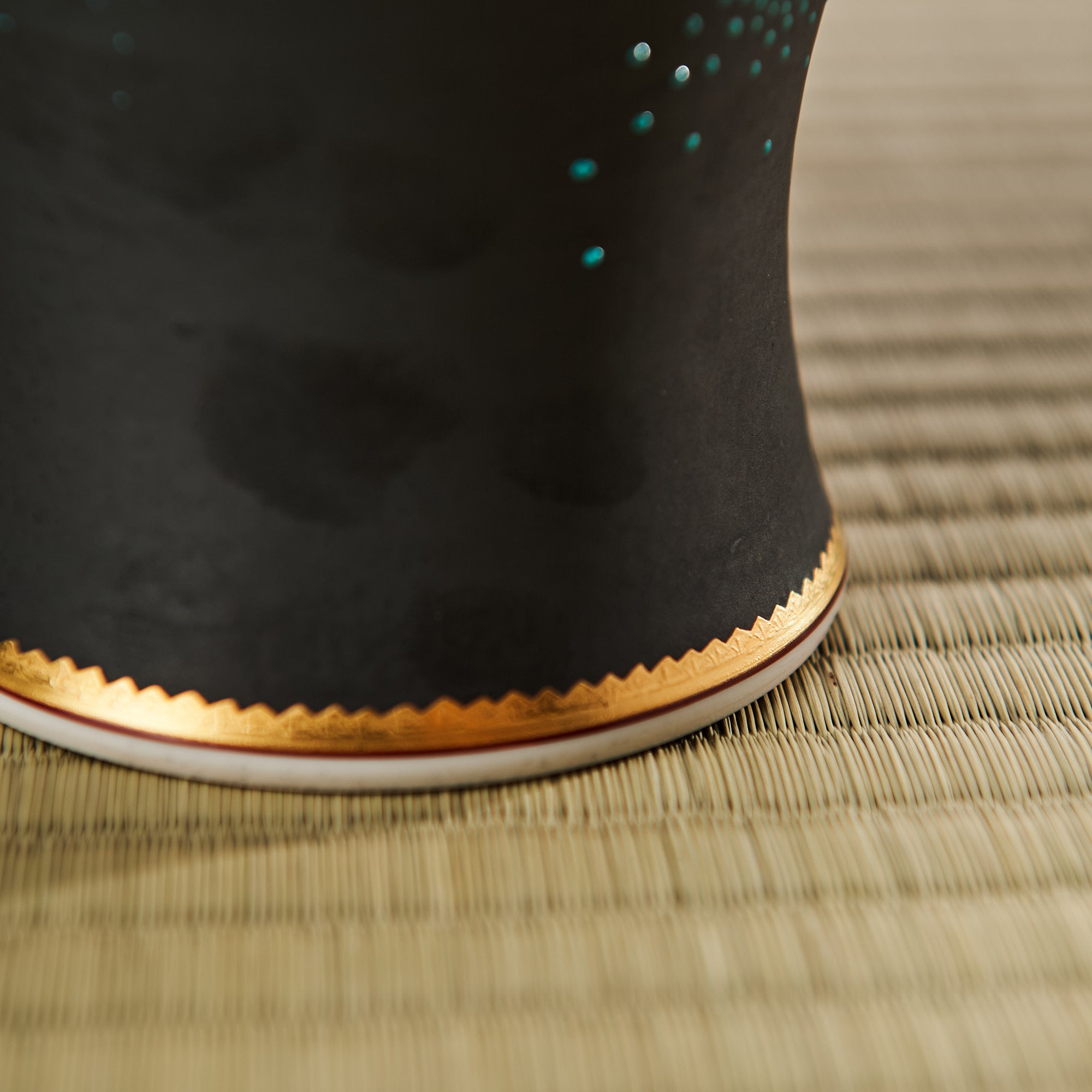 Morikin Grape Pattern Aochibu Vase