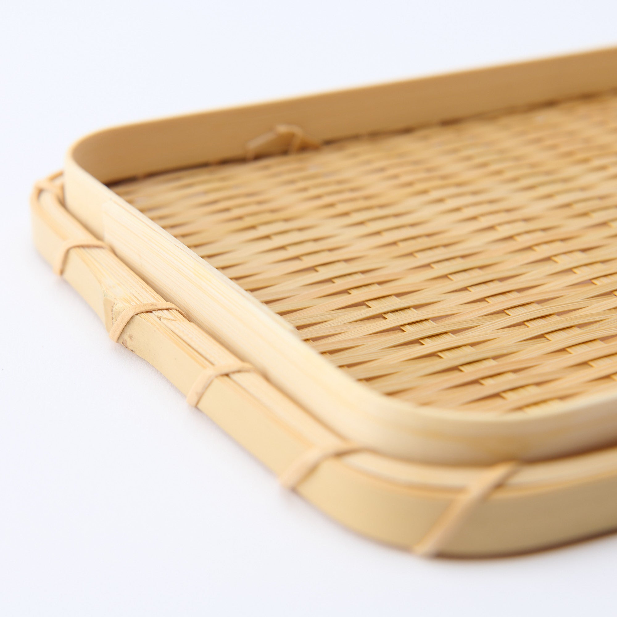 Caja bento de bambú tejido L