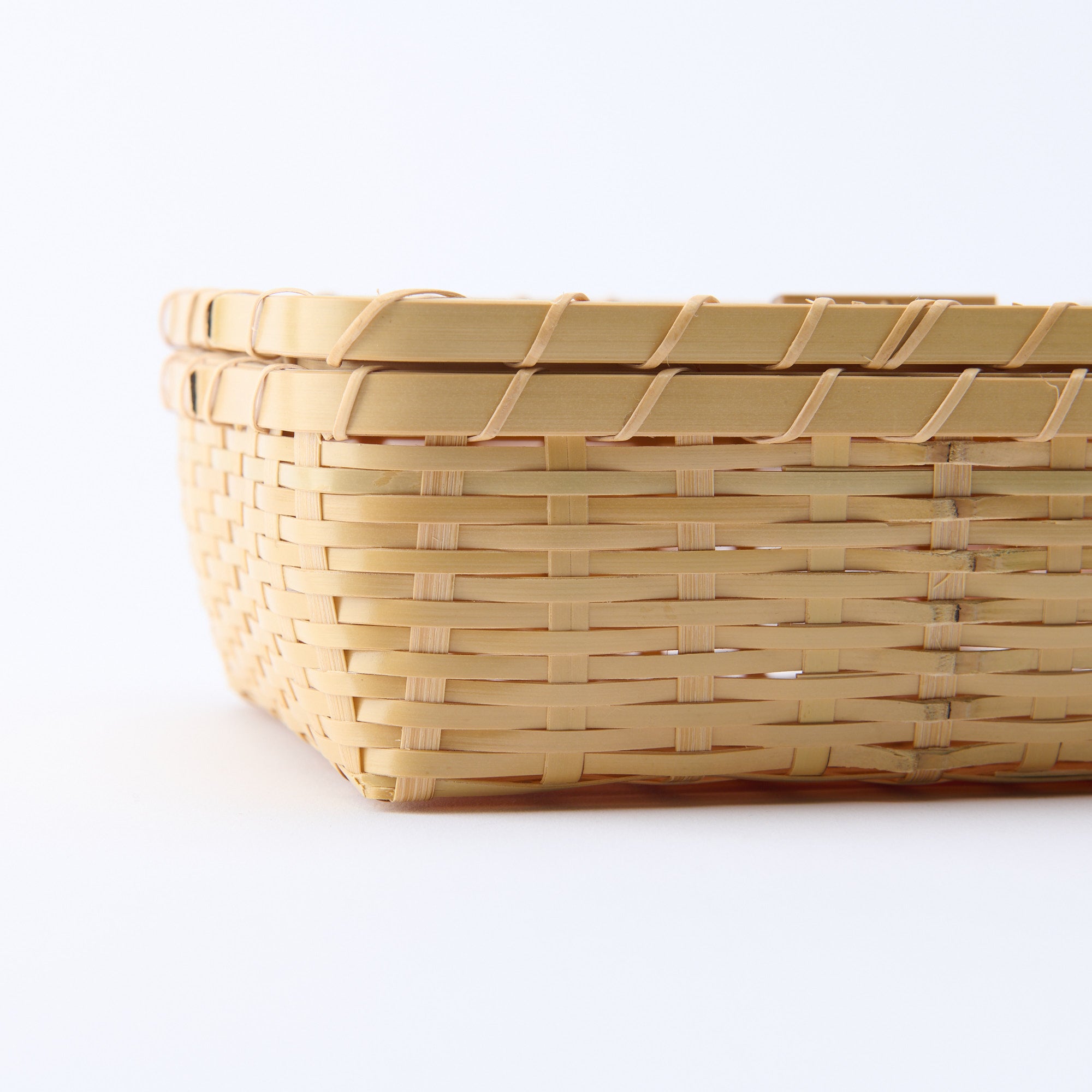 Caja bento de bambú tejido L
