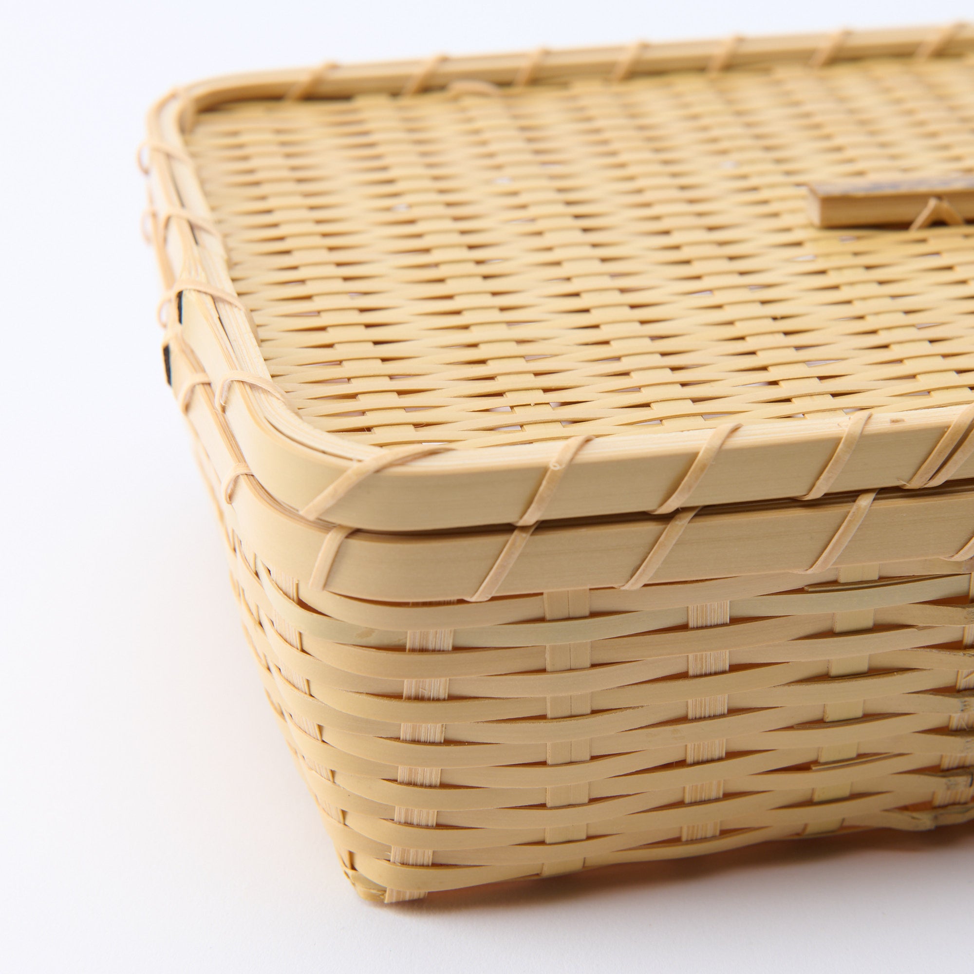 Caja bento de bambú tejido L