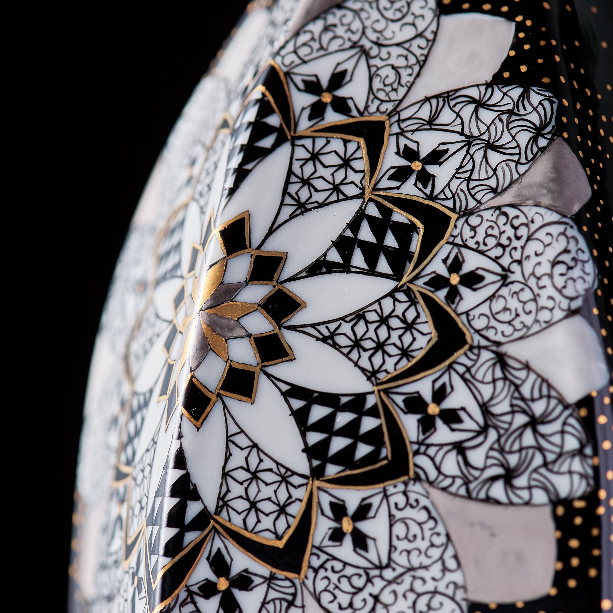 Black Kaleidoscope Bloom Japanese Single Flower Vase