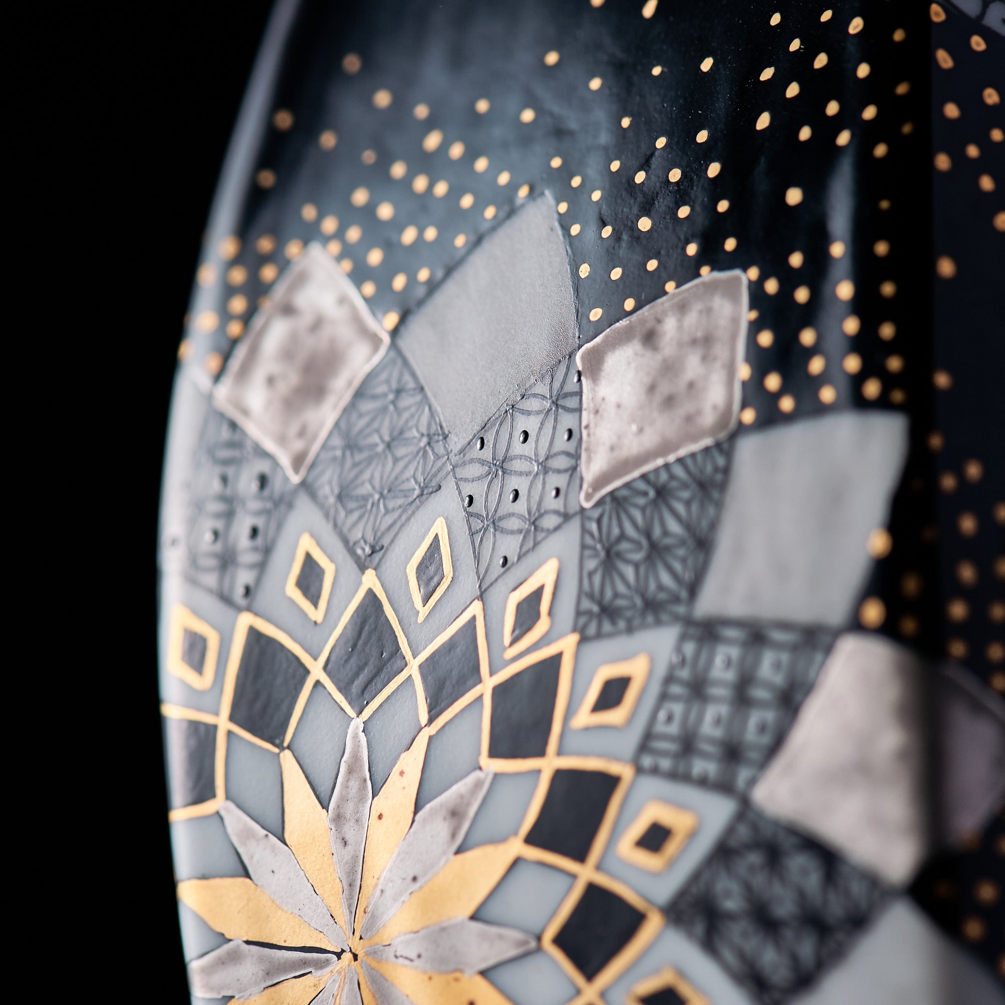 Black Kaleidoscope Bloom Japanese Single Flower Vase