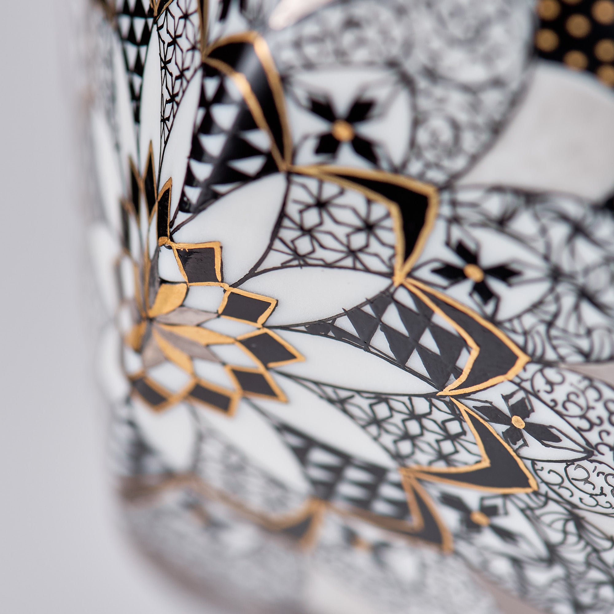 Black Kaleidoscope Bloom Japanese Single Flower Vase