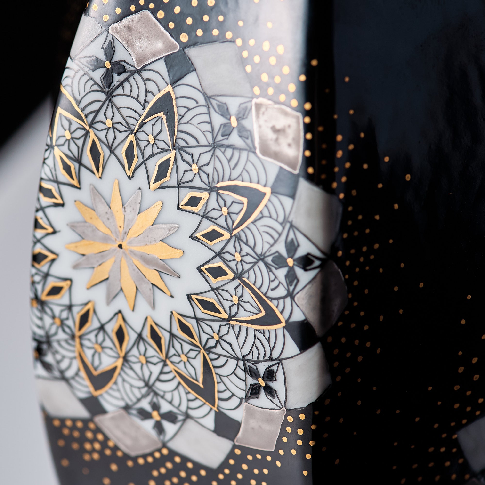 Black Kaleidoscope Bloom Japanese Single Flower Vase