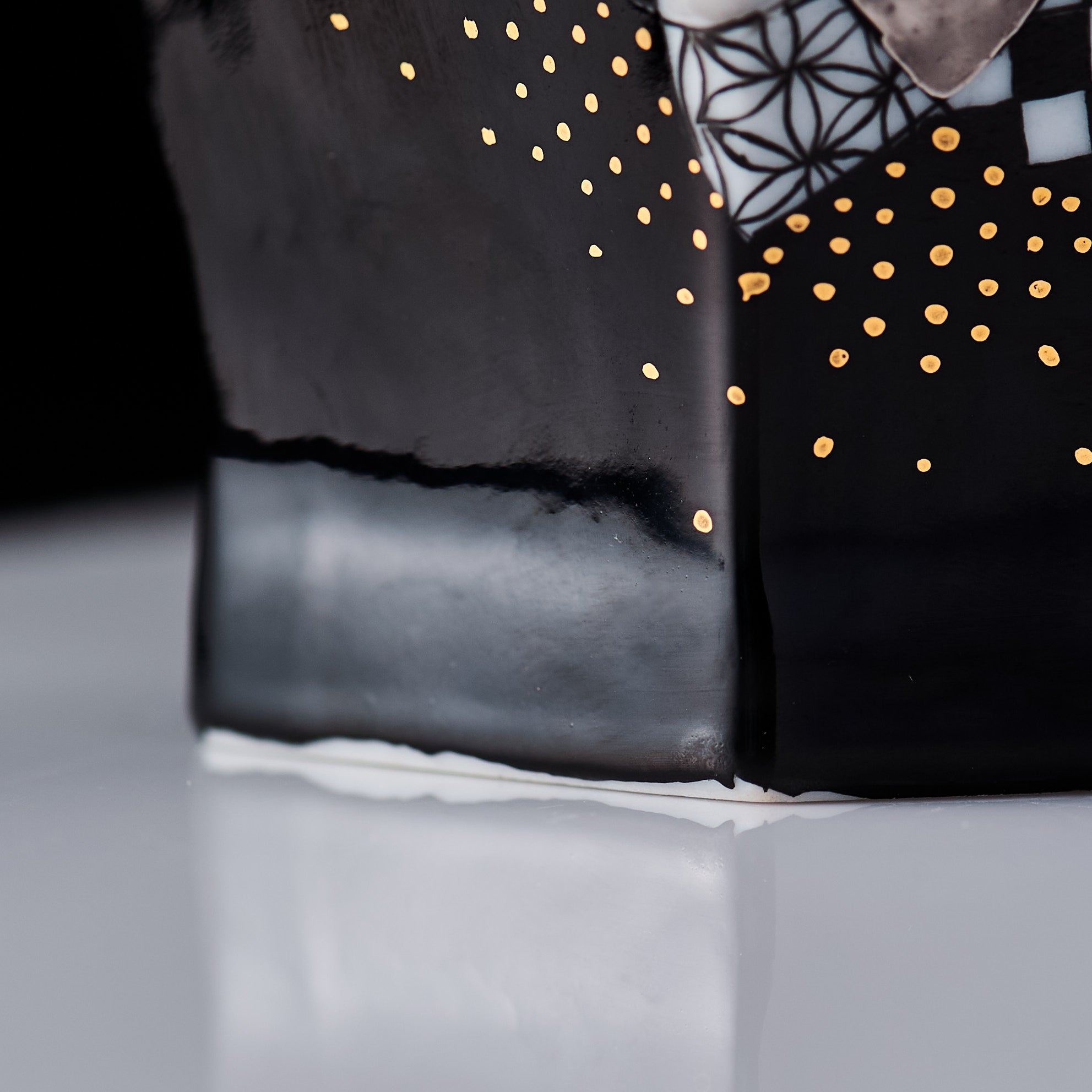 Black Kaleidoscope Bloom Japanese Single Flower Vase