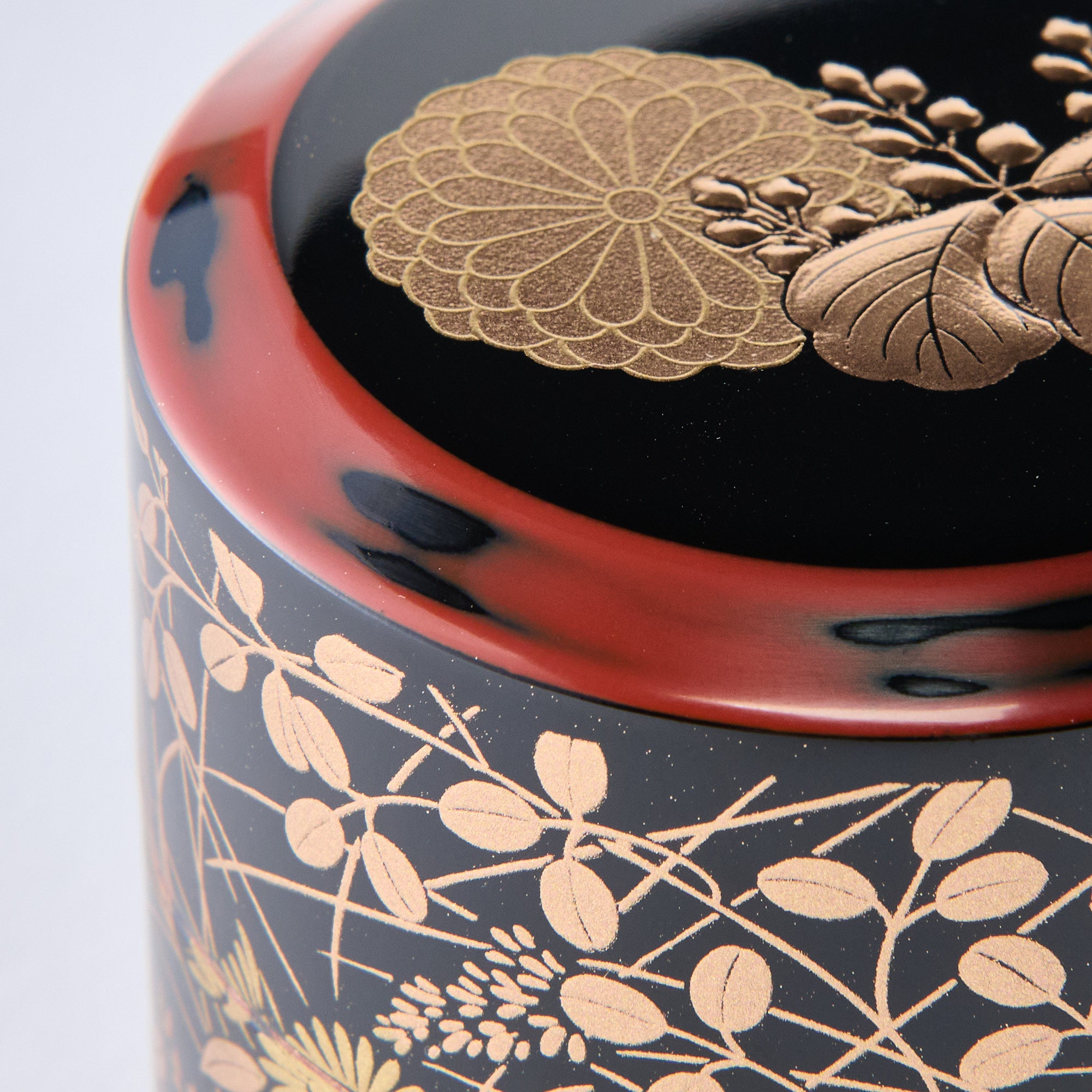Golden Chrysanthemum and Paulownia Nakatsugi Matcha Container