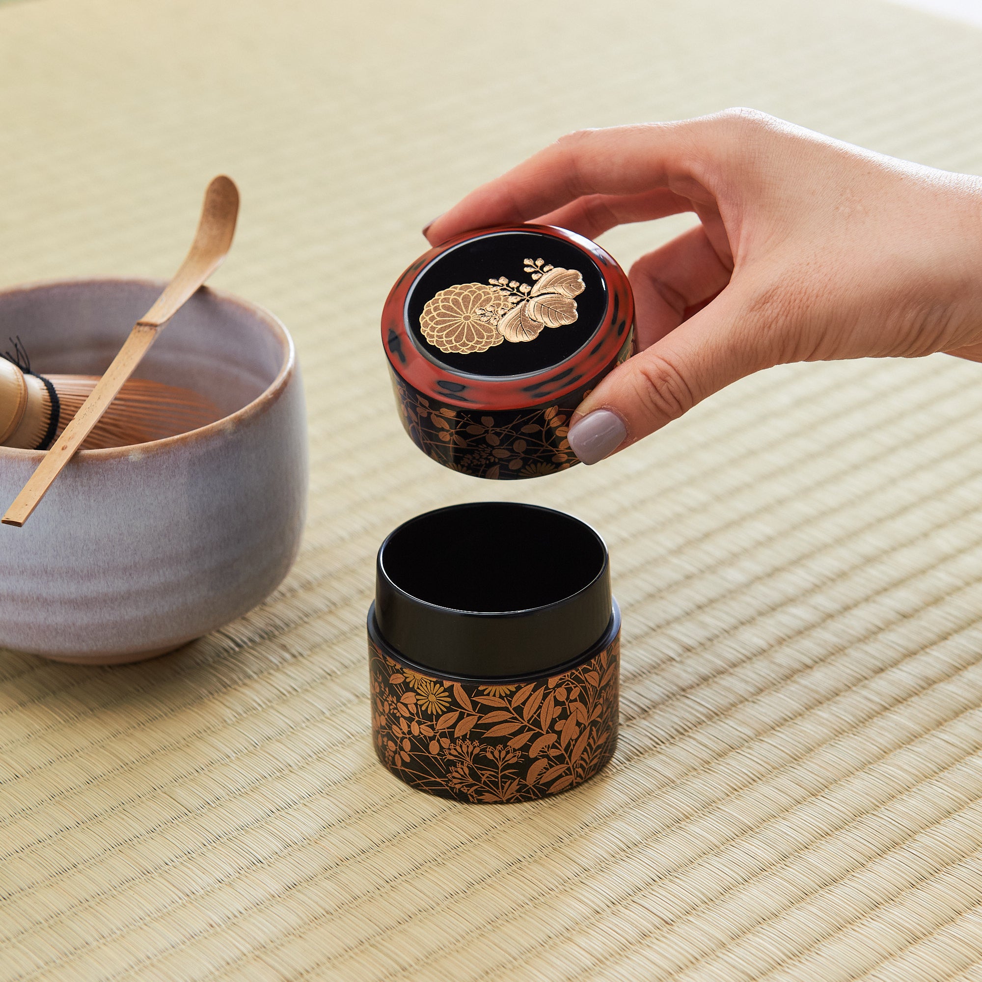 Golden Chrysanthemum and Paulownia Nakatsugi Matcha Container