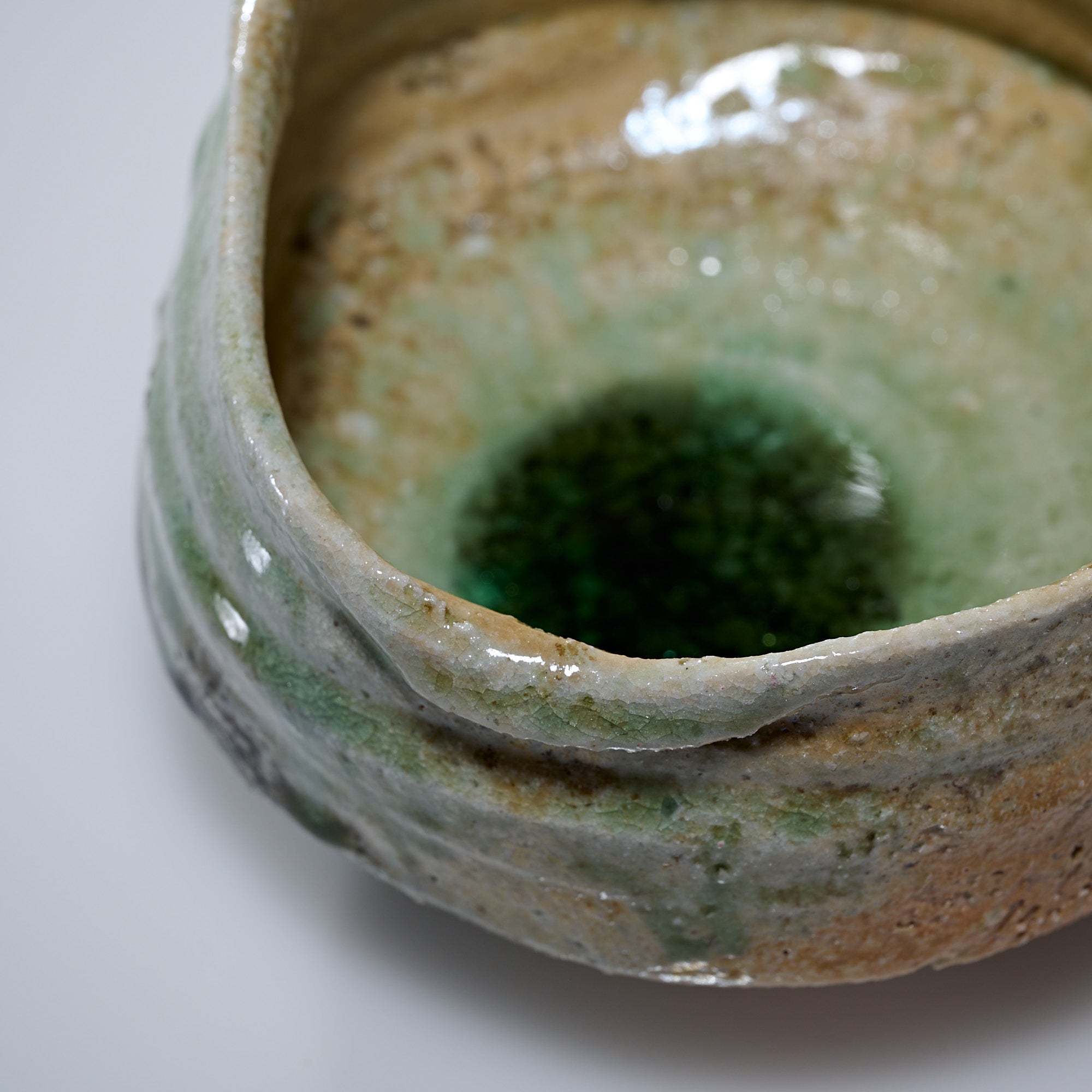 Iga Matcha-Schale mit variablem Glanz