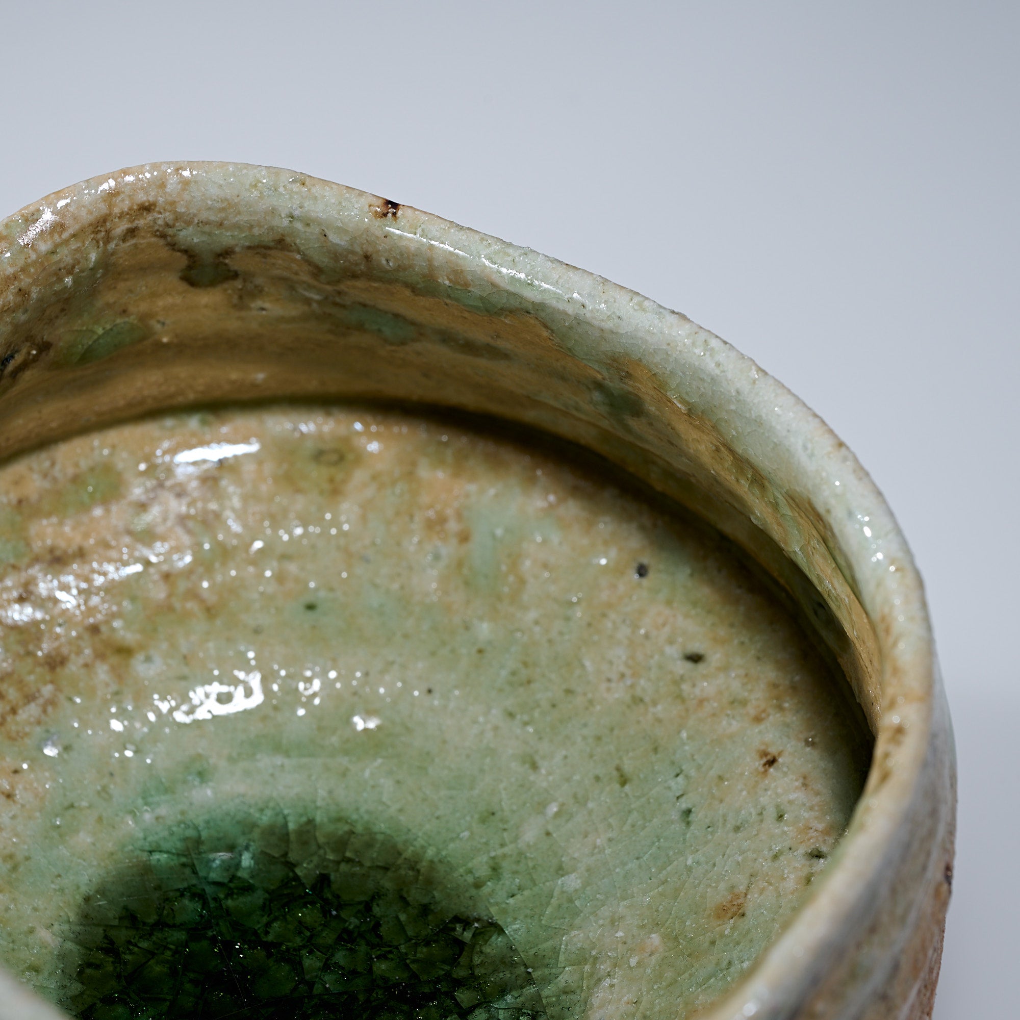 Iga Matcha-Schale mit variablem Glanz