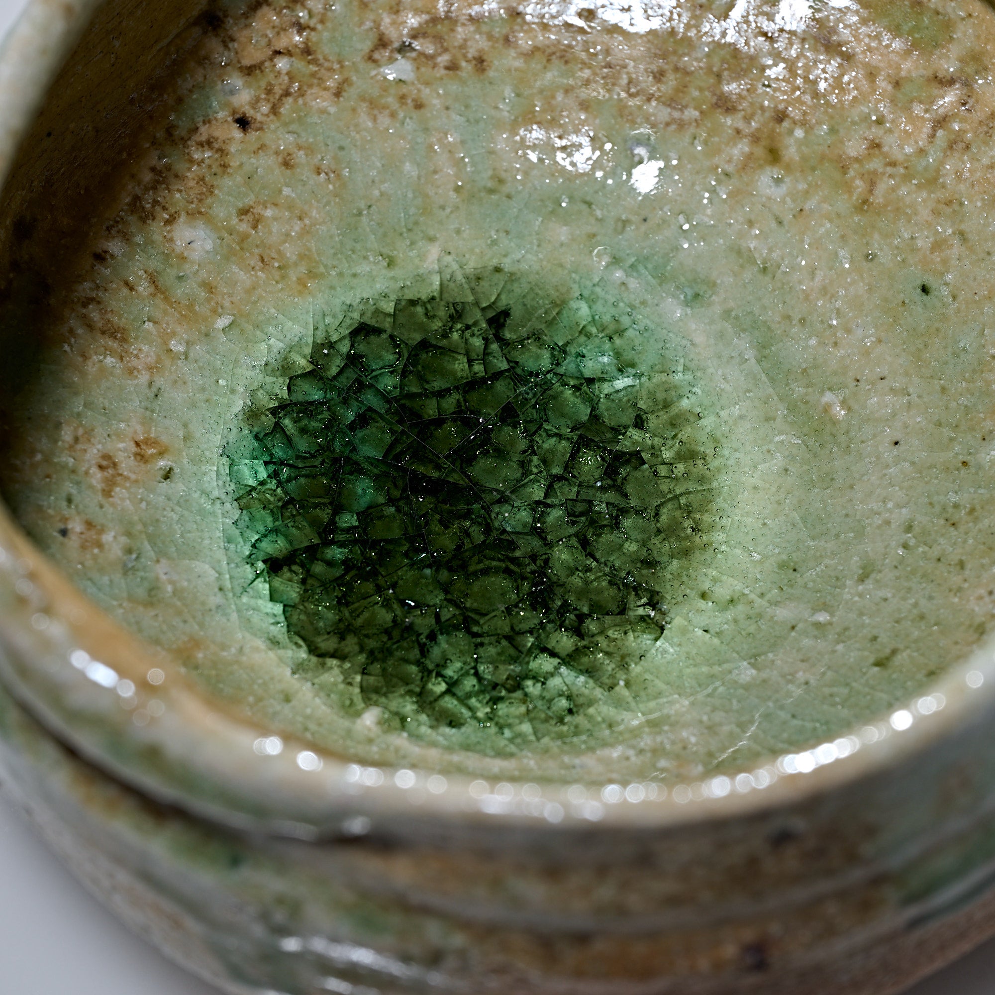 Iga Matcha-Schale mit variablem Glanz