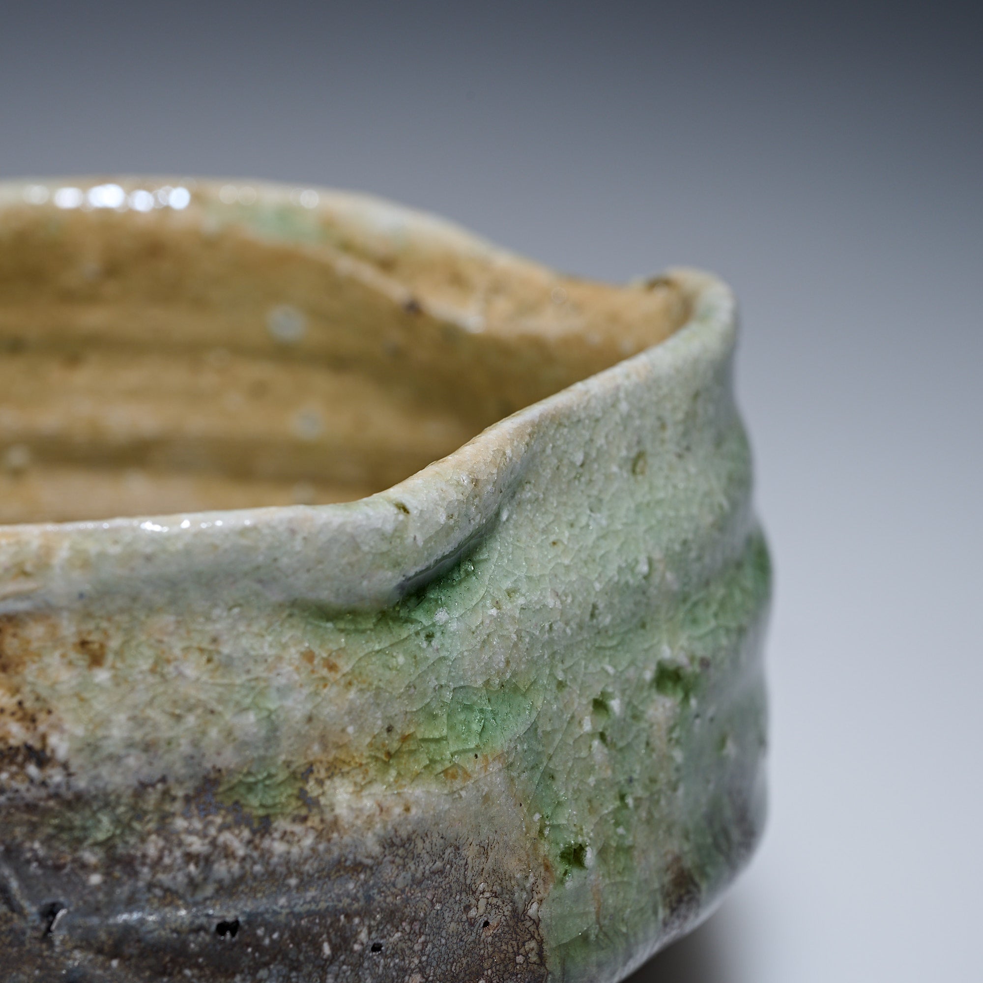 Iga Matcha-Schale mit variablem Glanz
