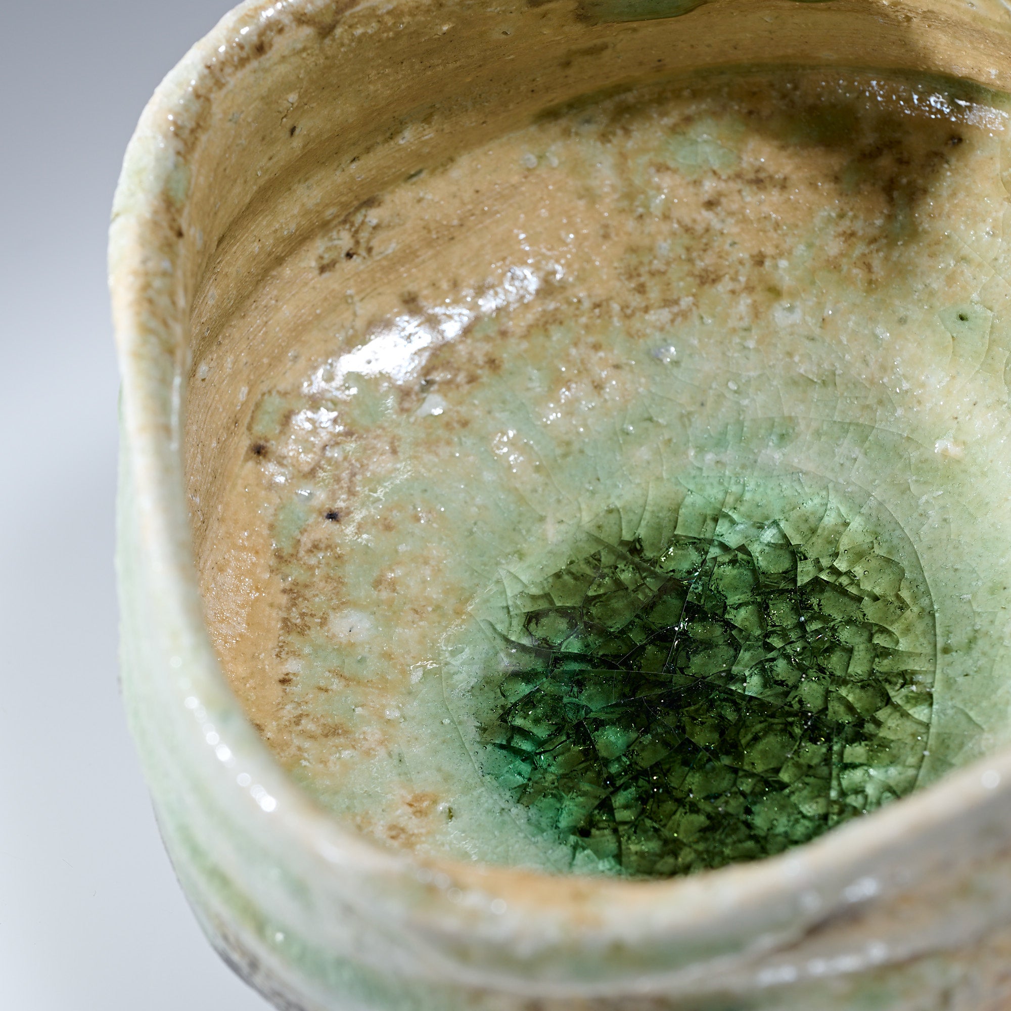 Iga Matcha-Schale mit variablem Glanz