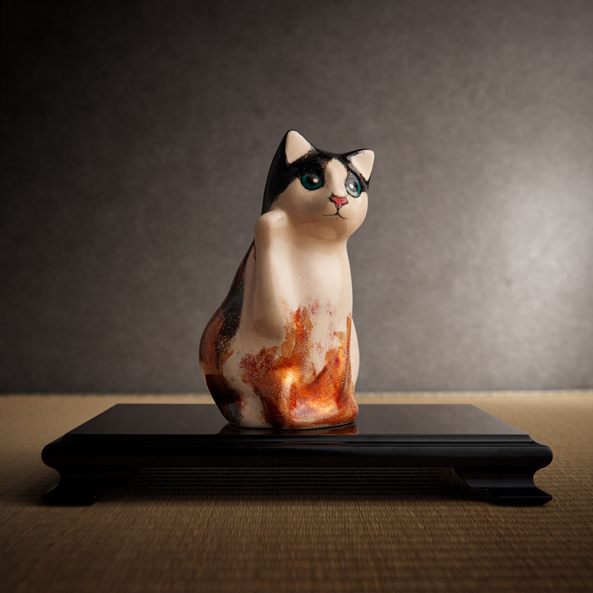 Dragon Maki-e Lucky Cat