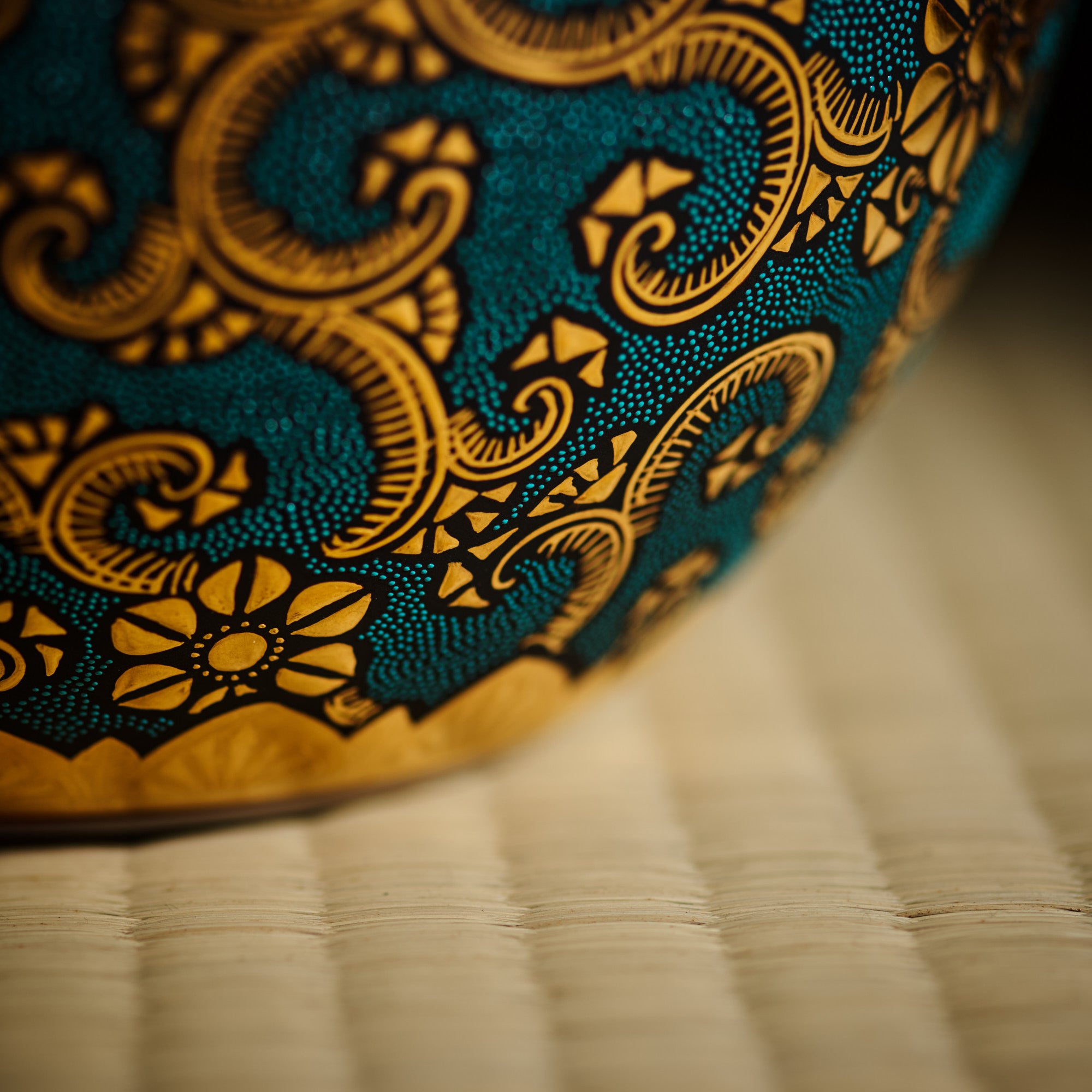 Morikin Clematis Arabesque Aochibu Round Vase