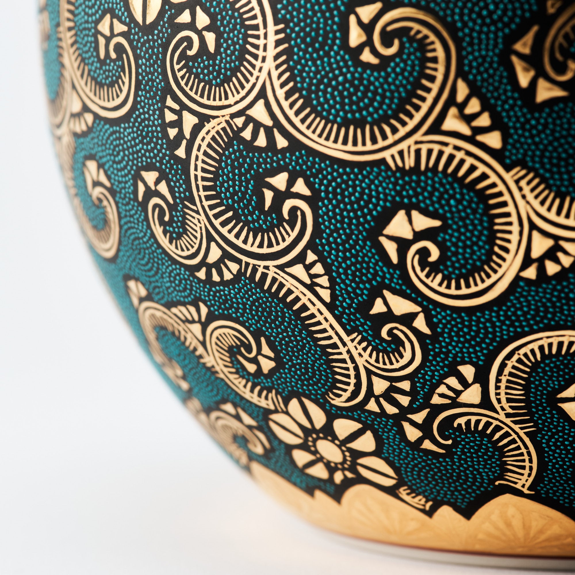 Morikin Clematis Arabesque Aochibu Round Vase