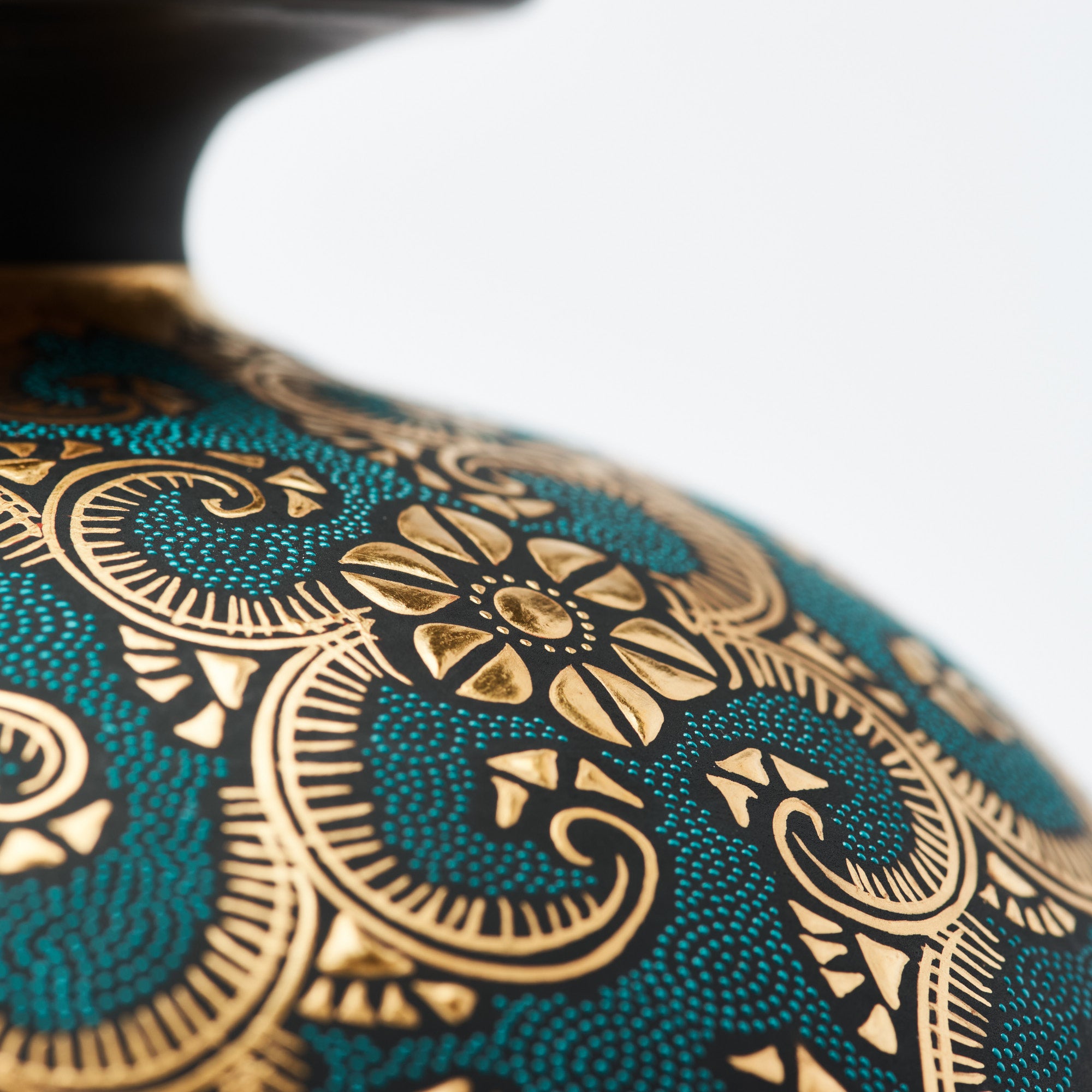 Morikin Clematis Arabesque Aochibu Round Vase