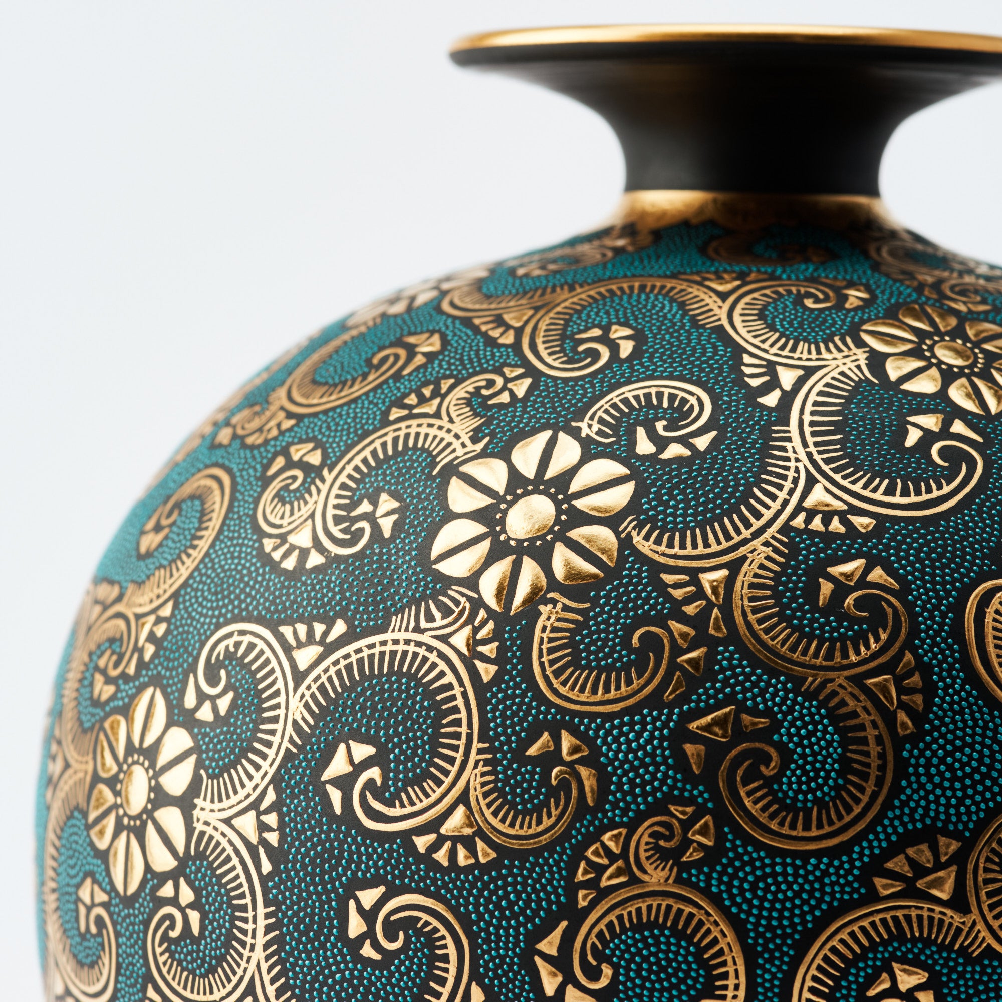 Morikin Clematis Arabesque Aochibu Round Vase