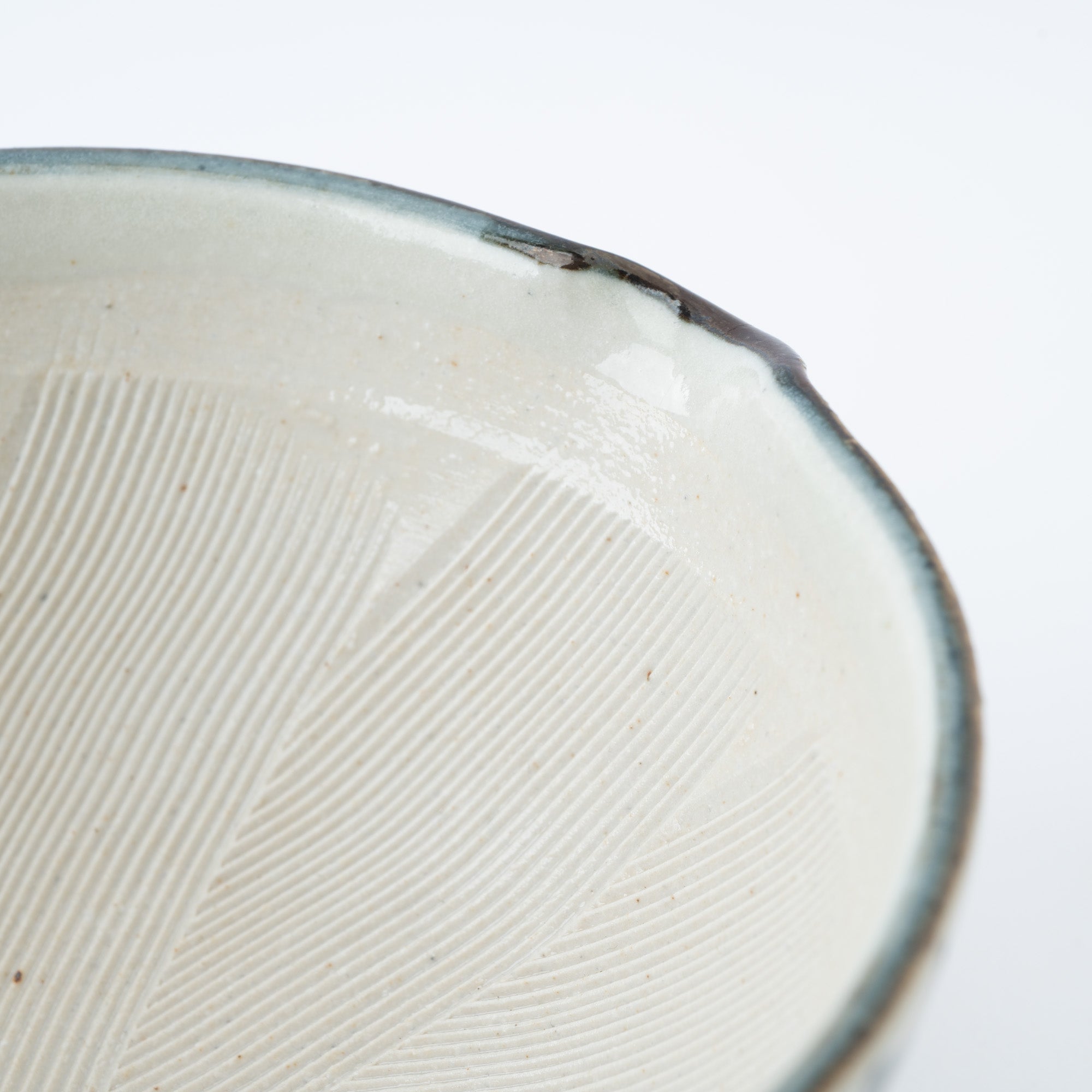 Arabesque Mortar with Spout and Handle 6.1 In