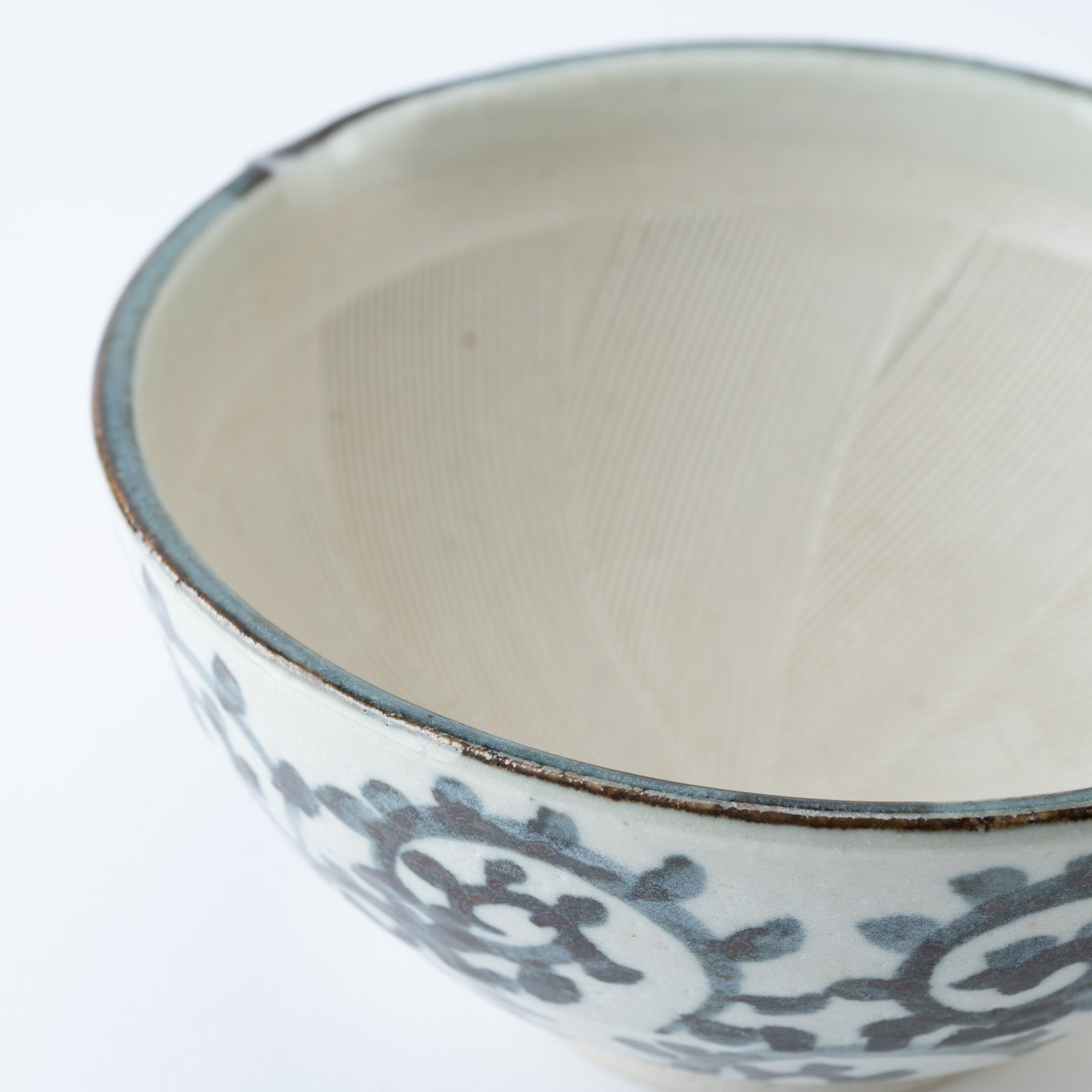 Arabesque Mortar with Spout and Handle 6.1 In