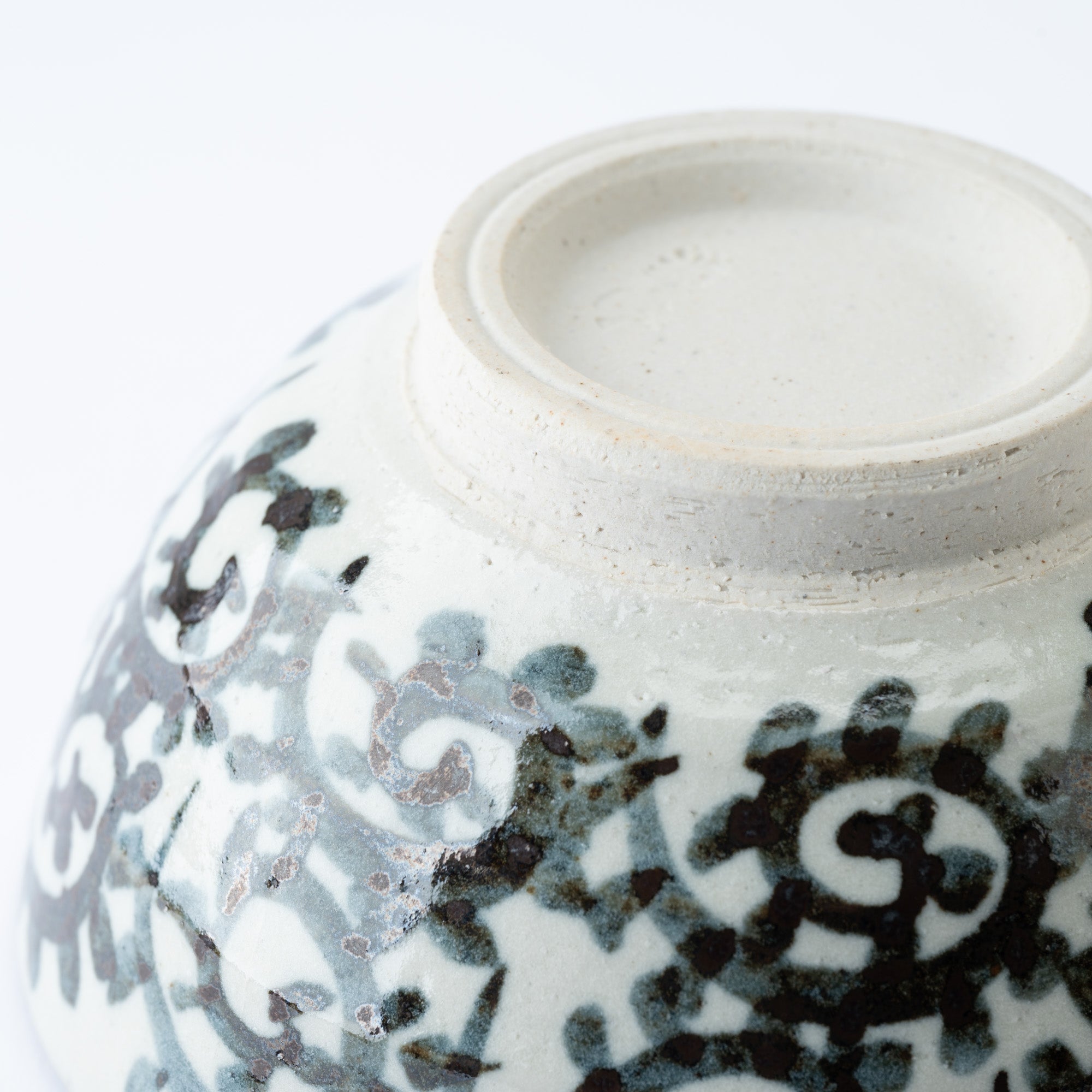 Arabesque Mortar with Spout and Handle 6.1 In