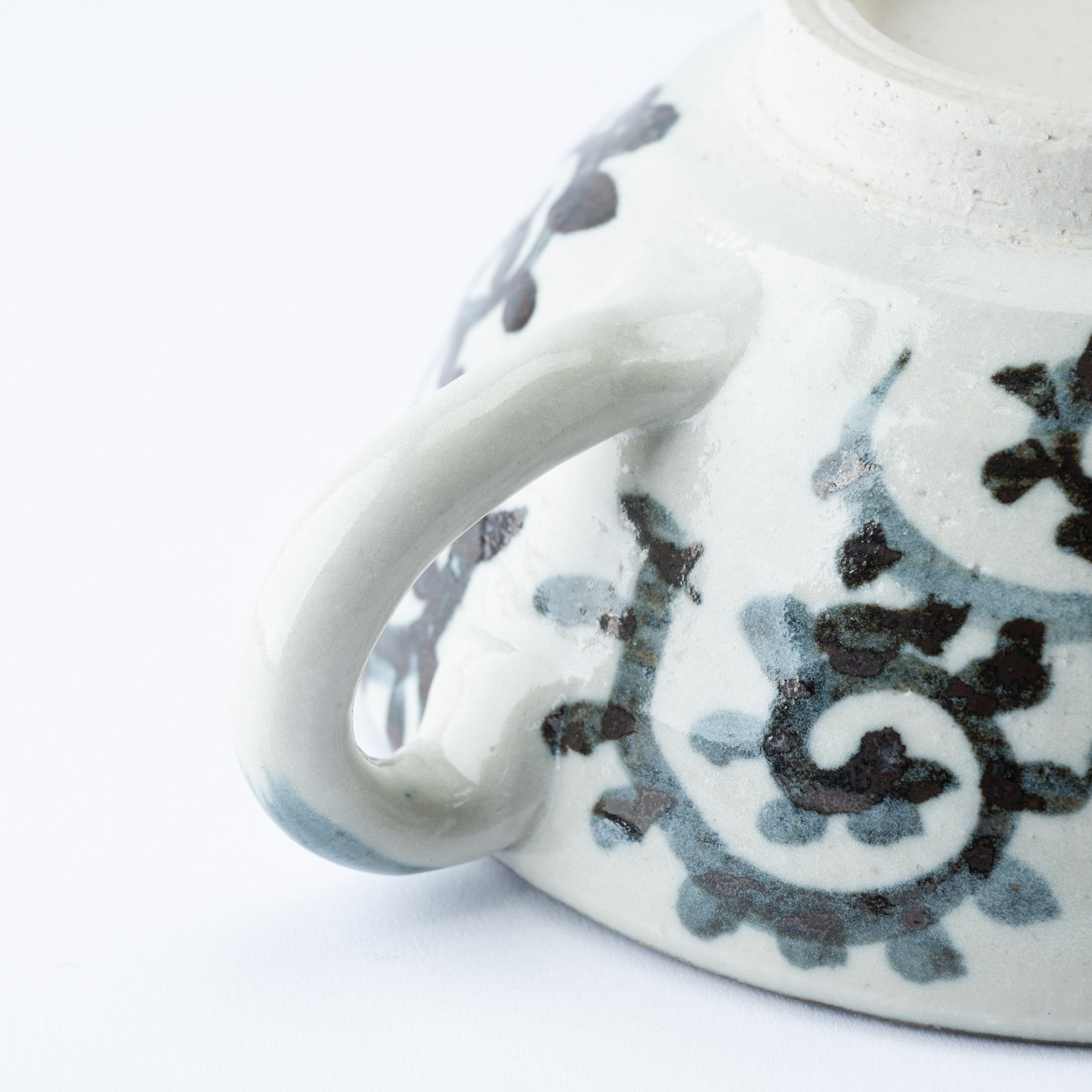 Arabesque Mortar with Spout and Handle 6.1 In