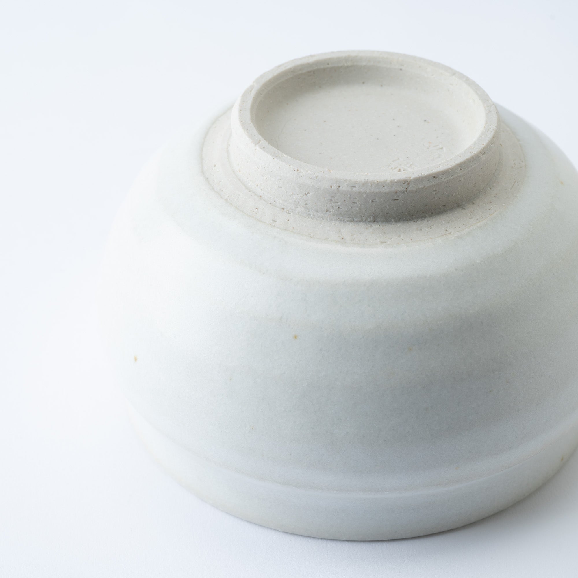 White Round Mortar with Spout 5.9 In