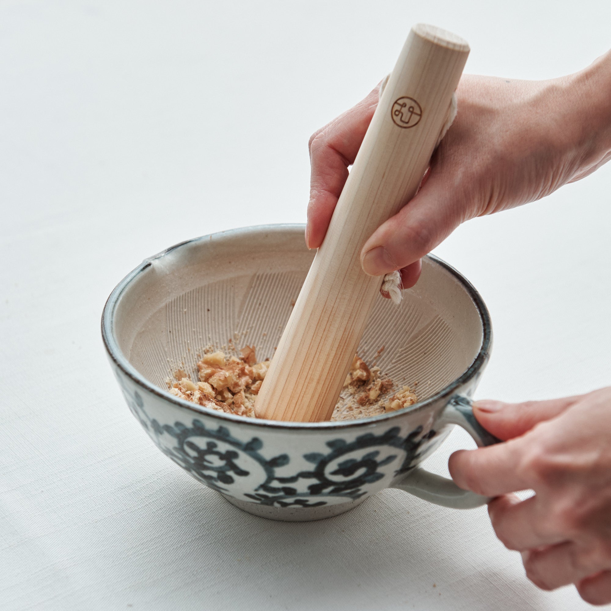 Arabesque Mortar with Spout and Handle 6.1 In