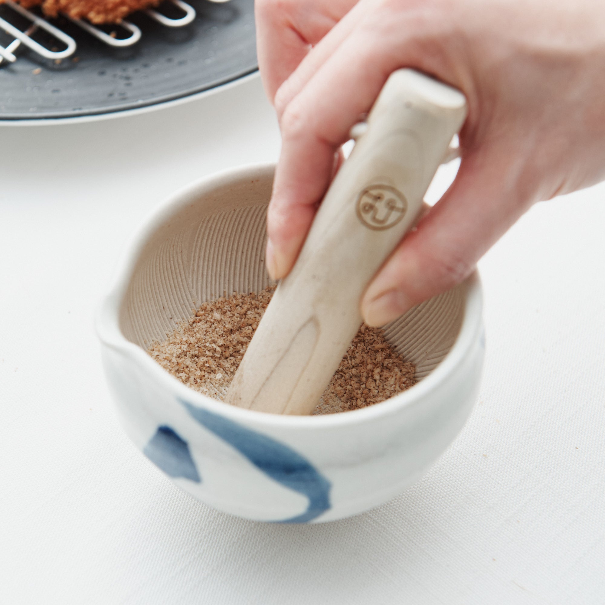 Blue Circle Round Mortar with Spout 4.2 In