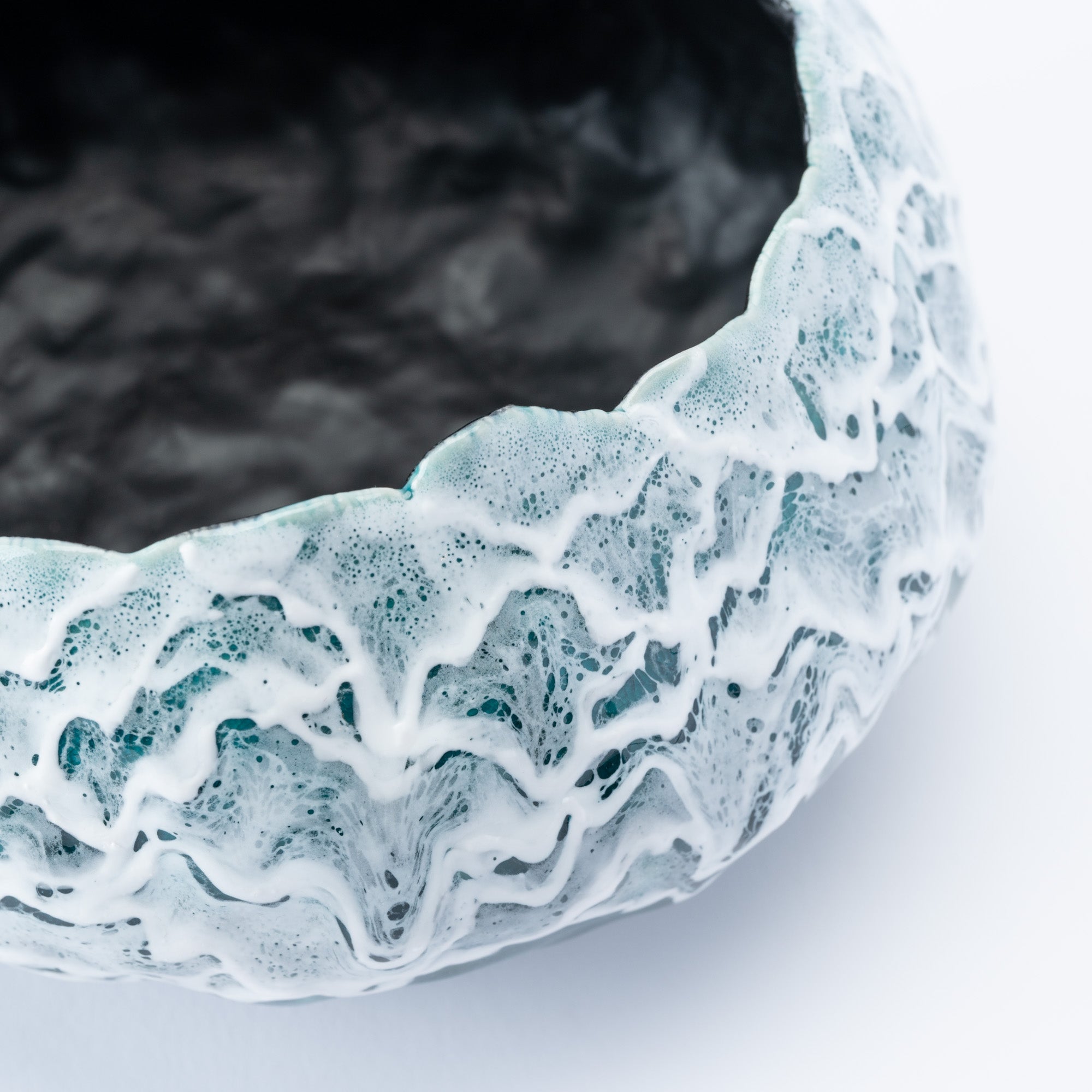 Sazameku Cascade Round Japanese Flower Vase