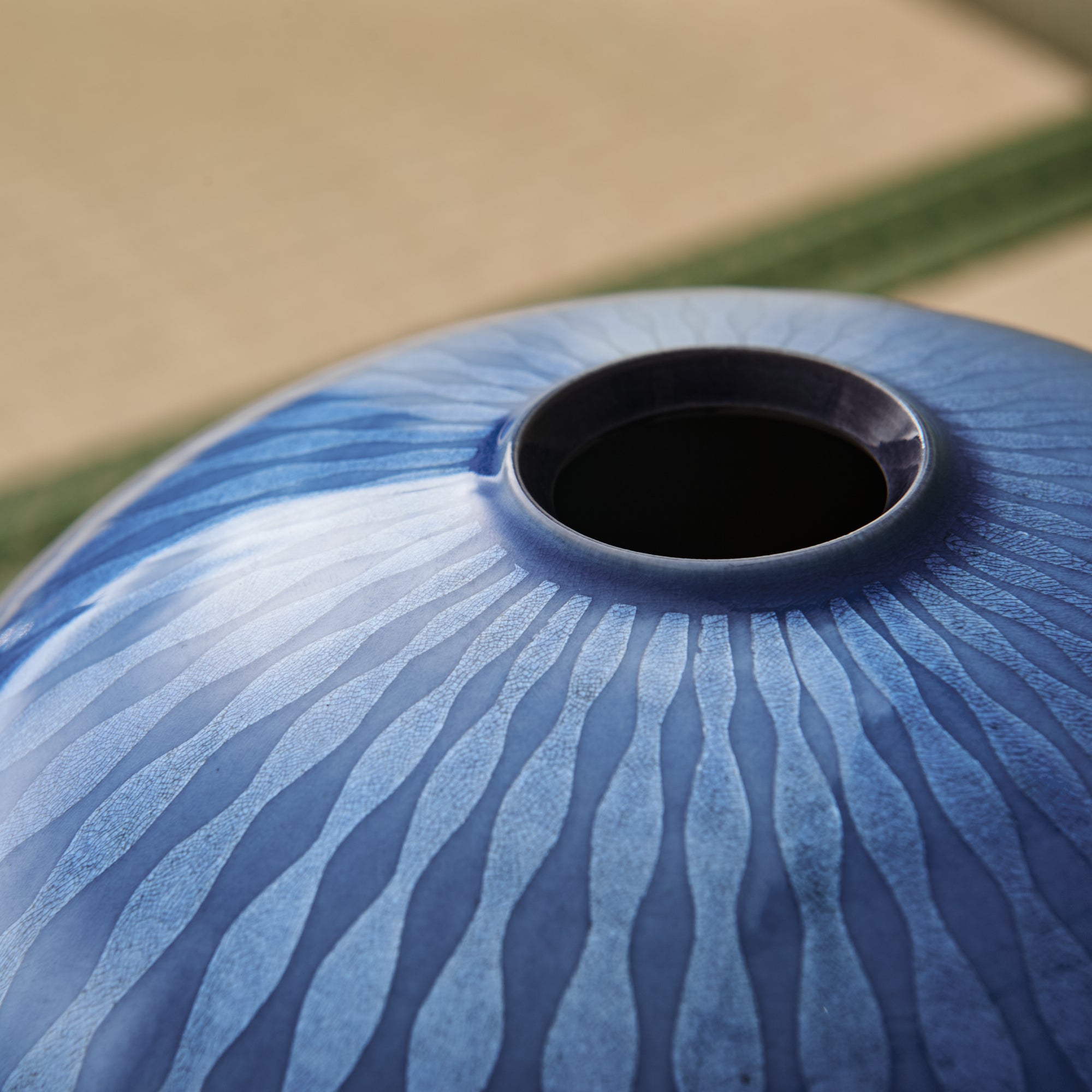 Yuri-Ginsai Pale Azure Rising Steam Pattern Vase