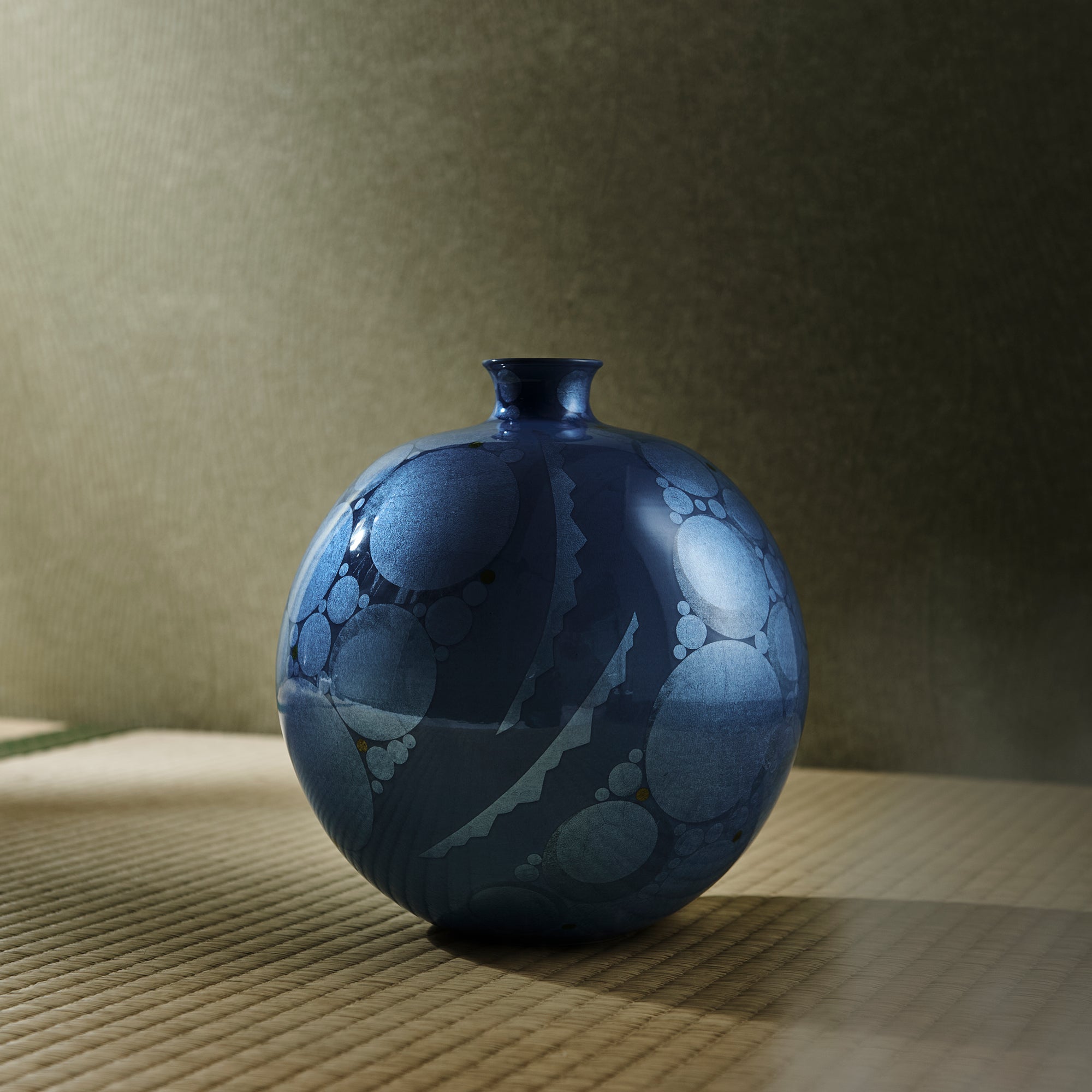 Yuri-Ginsai Pale Azure Circular Pattern Vase