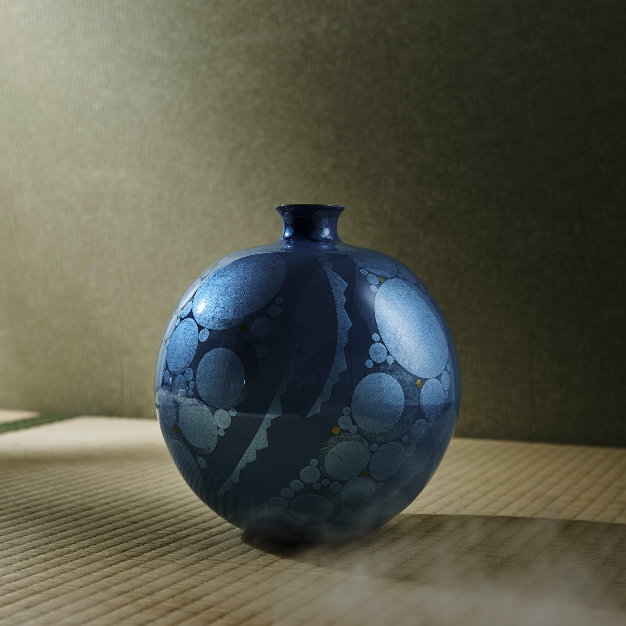 Yuri-Ginsai Pale Azure Circular Pattern Vase