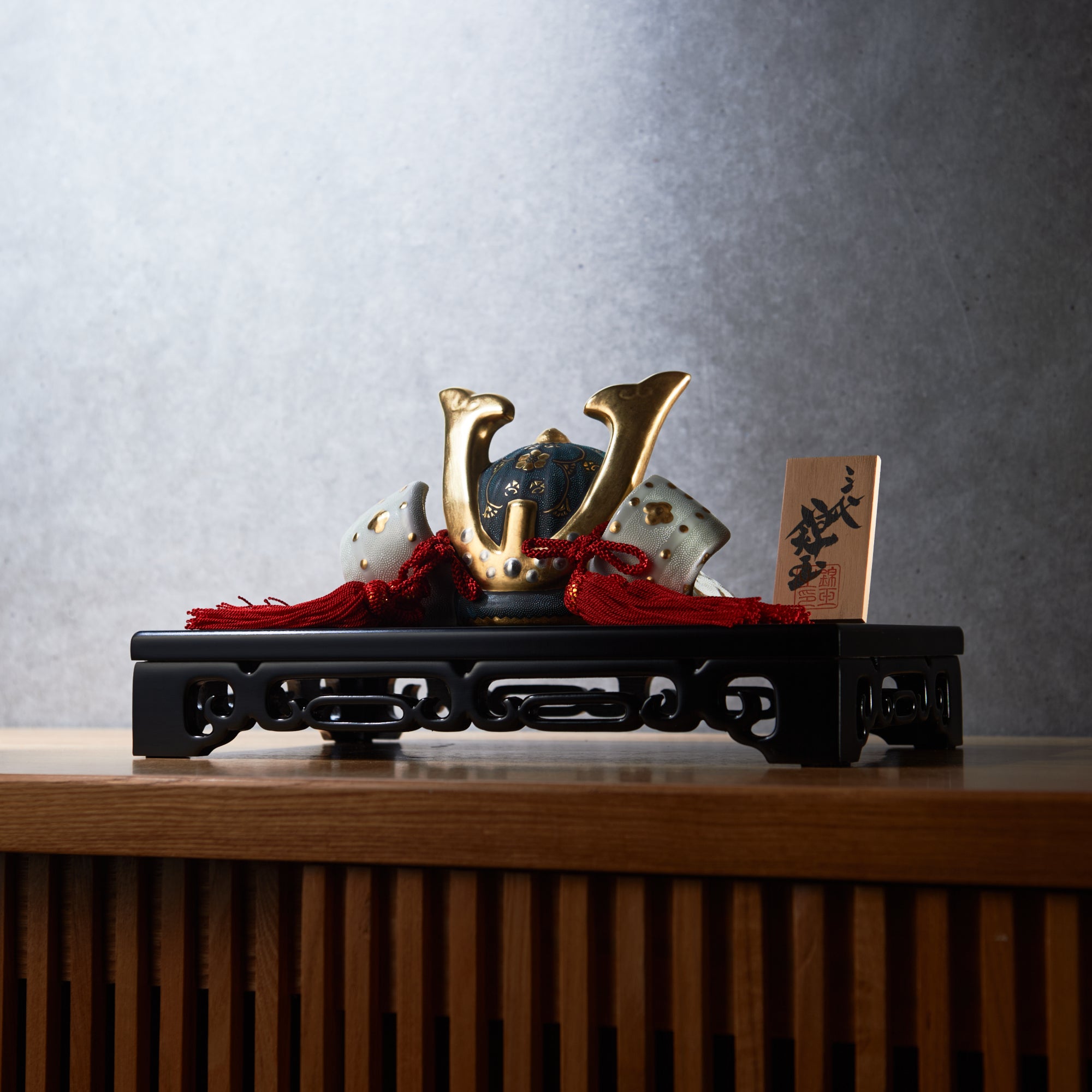 Morikin Aochibu and Shirochibu Hosoge Pattern Kabuto Samurai Helmet Ornament