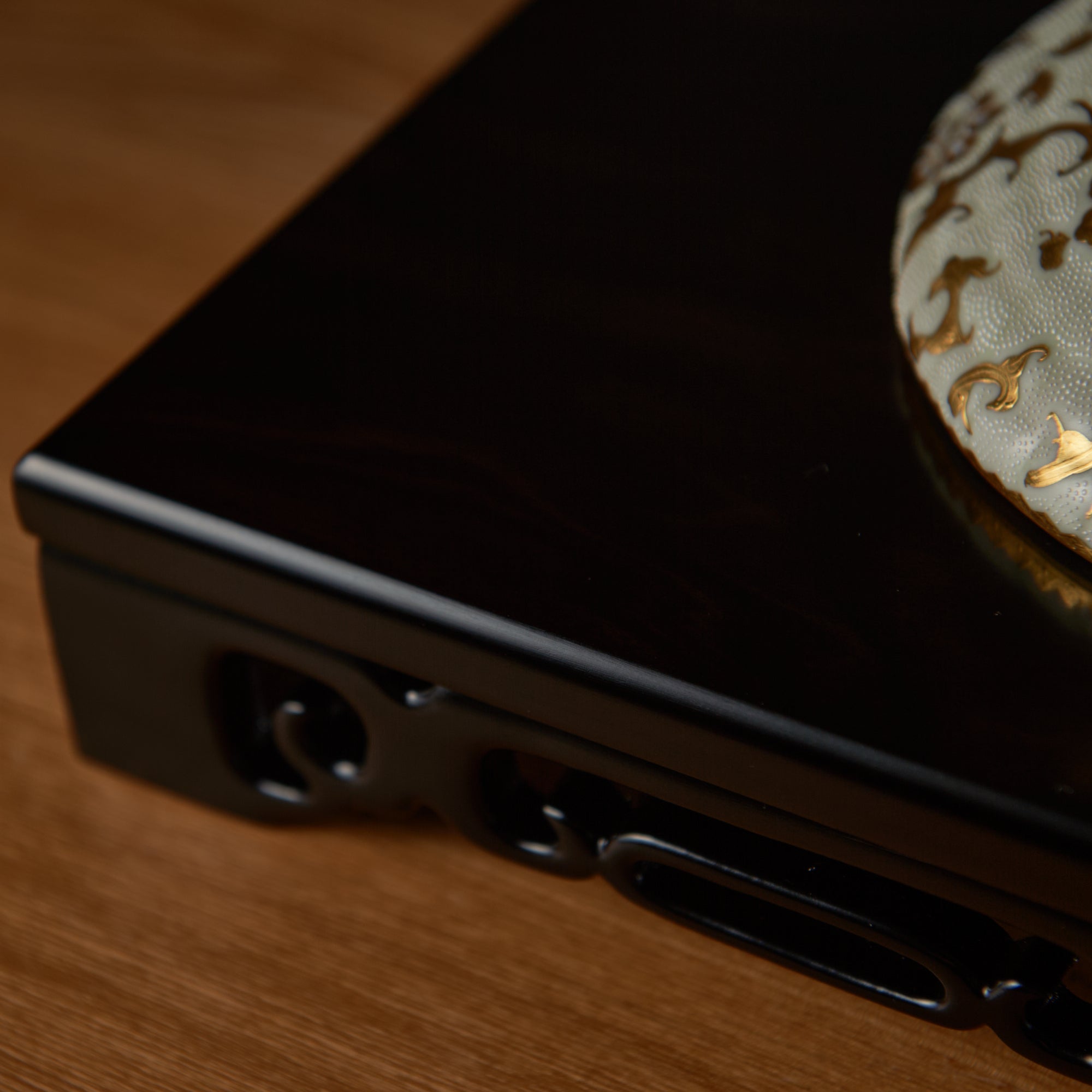 Morikin Aochibu und Shirochibu Hosoge Muster Kabuto Samurai Helm Ornament