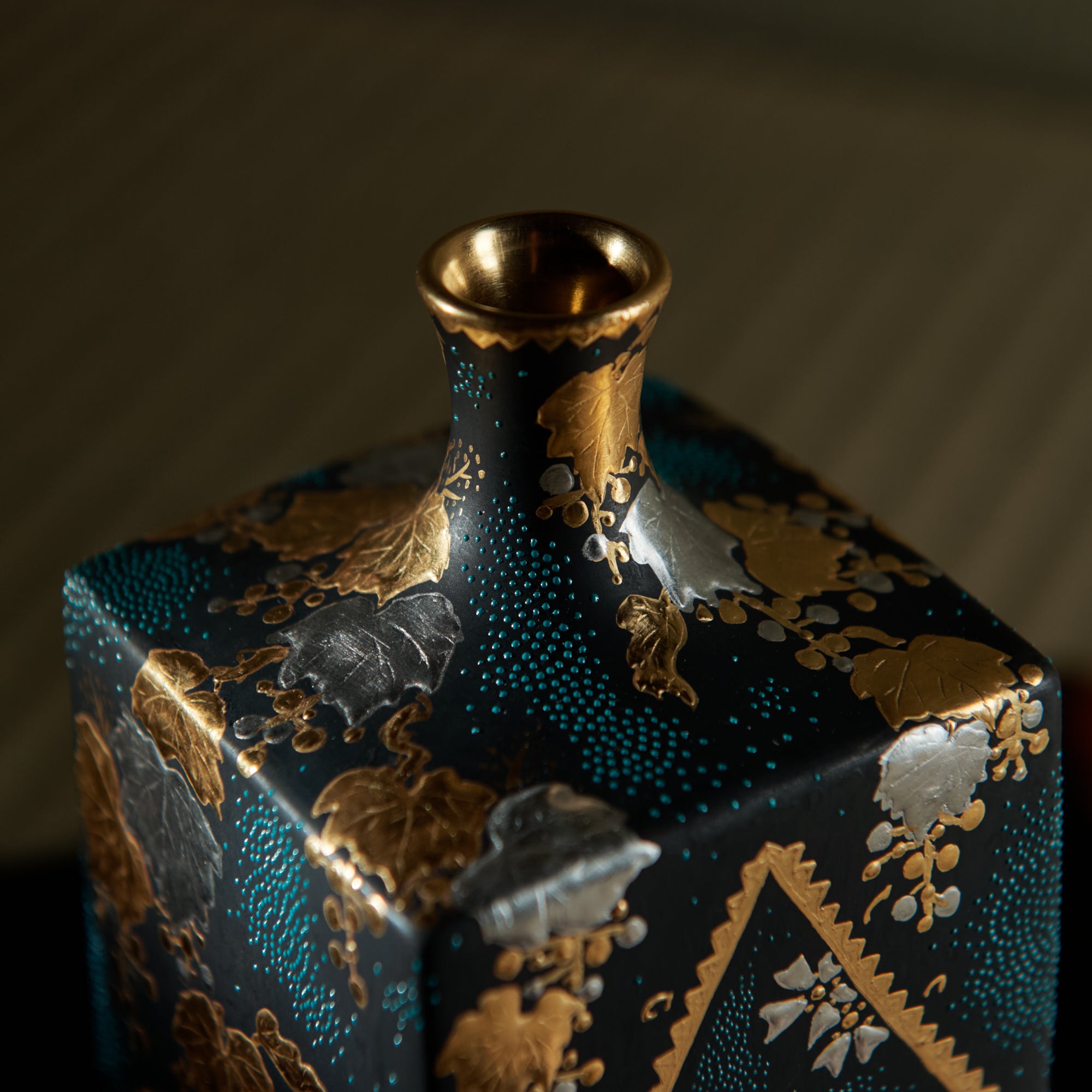 Morikin Aochibu Grape with Sakura and Maple Leaves Vase