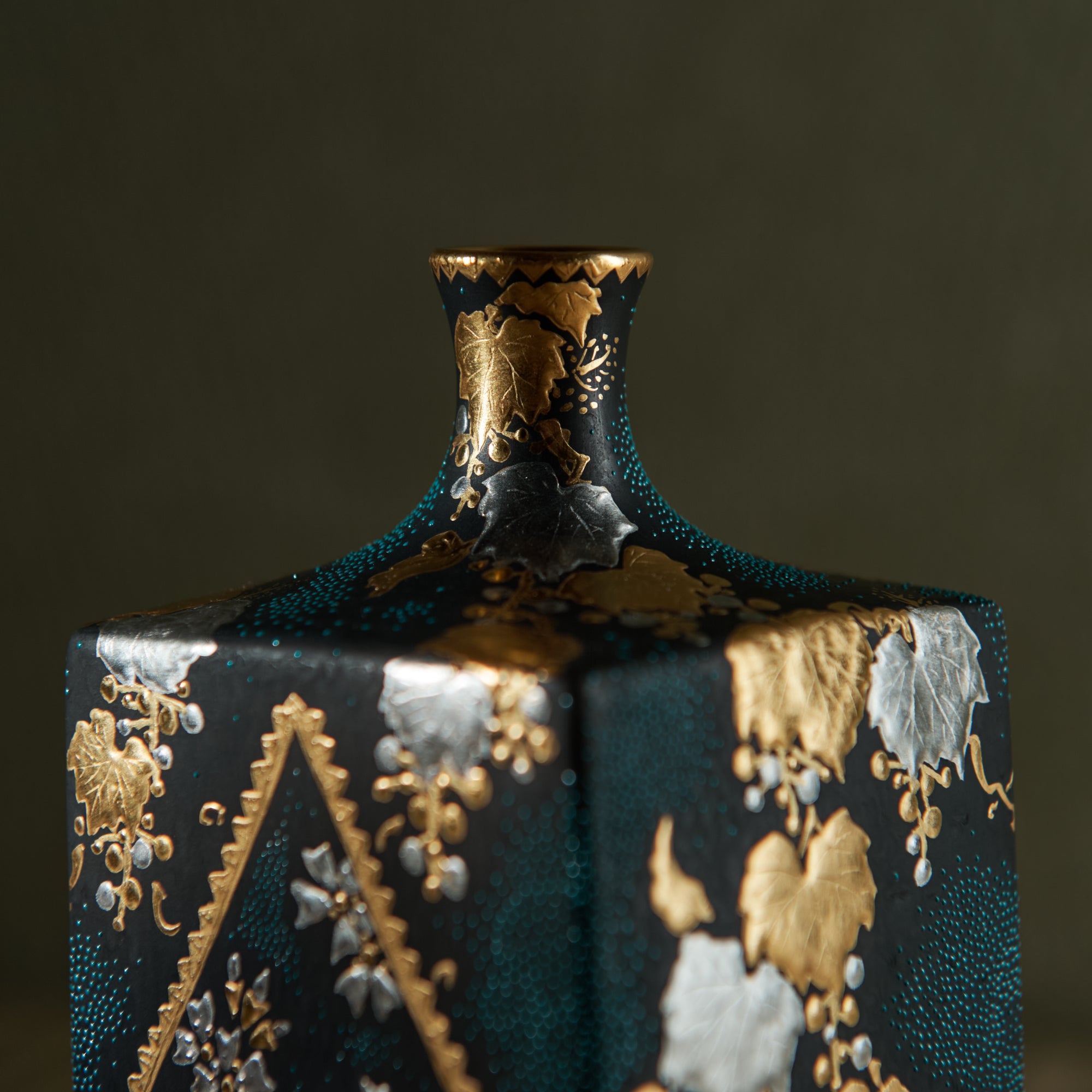 Morikin Aochibu Grape with Sakura and Maple Leaves Vase