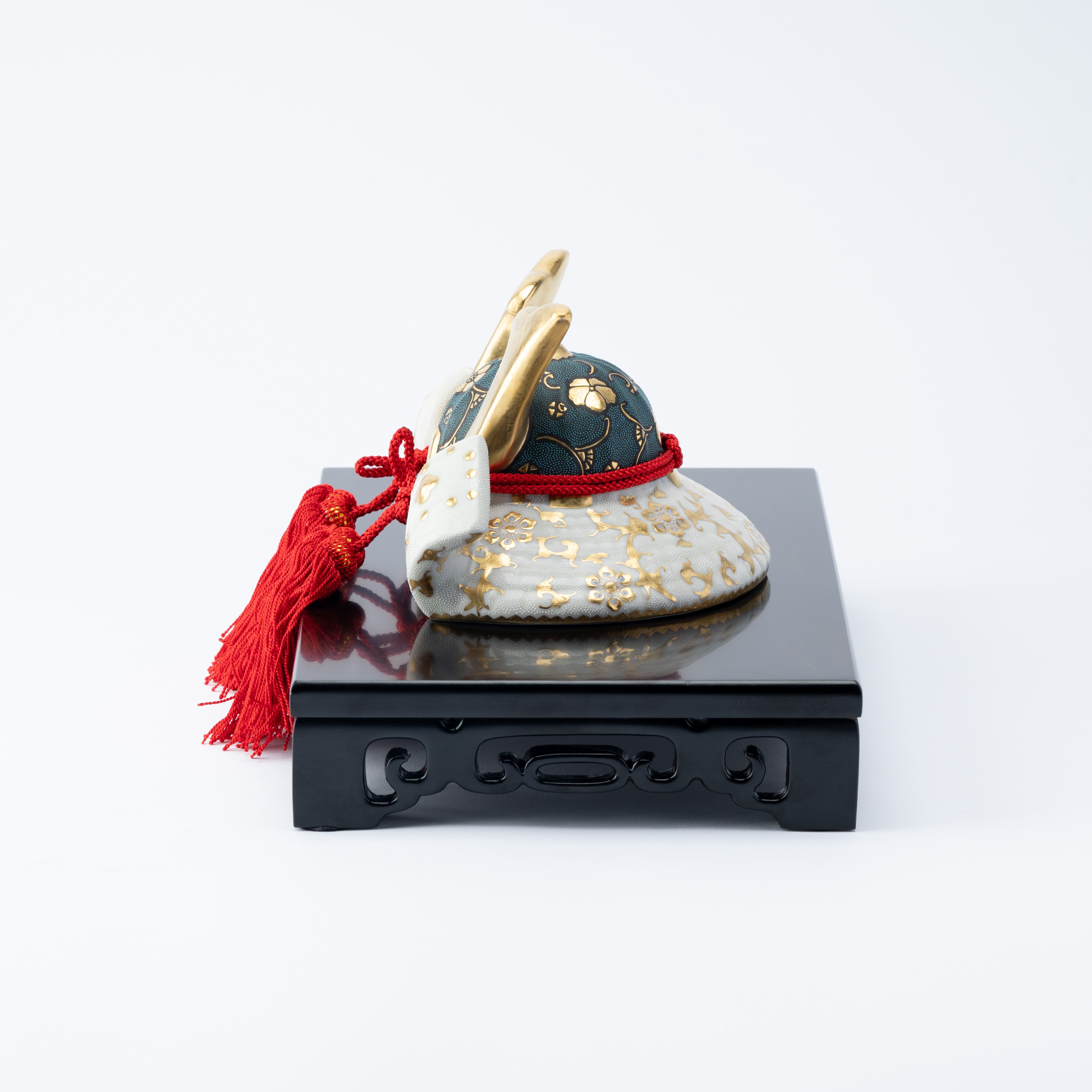 Morikin Aochibu und Shirochibu Hosoge Muster Kabuto Samurai Helm Ornament