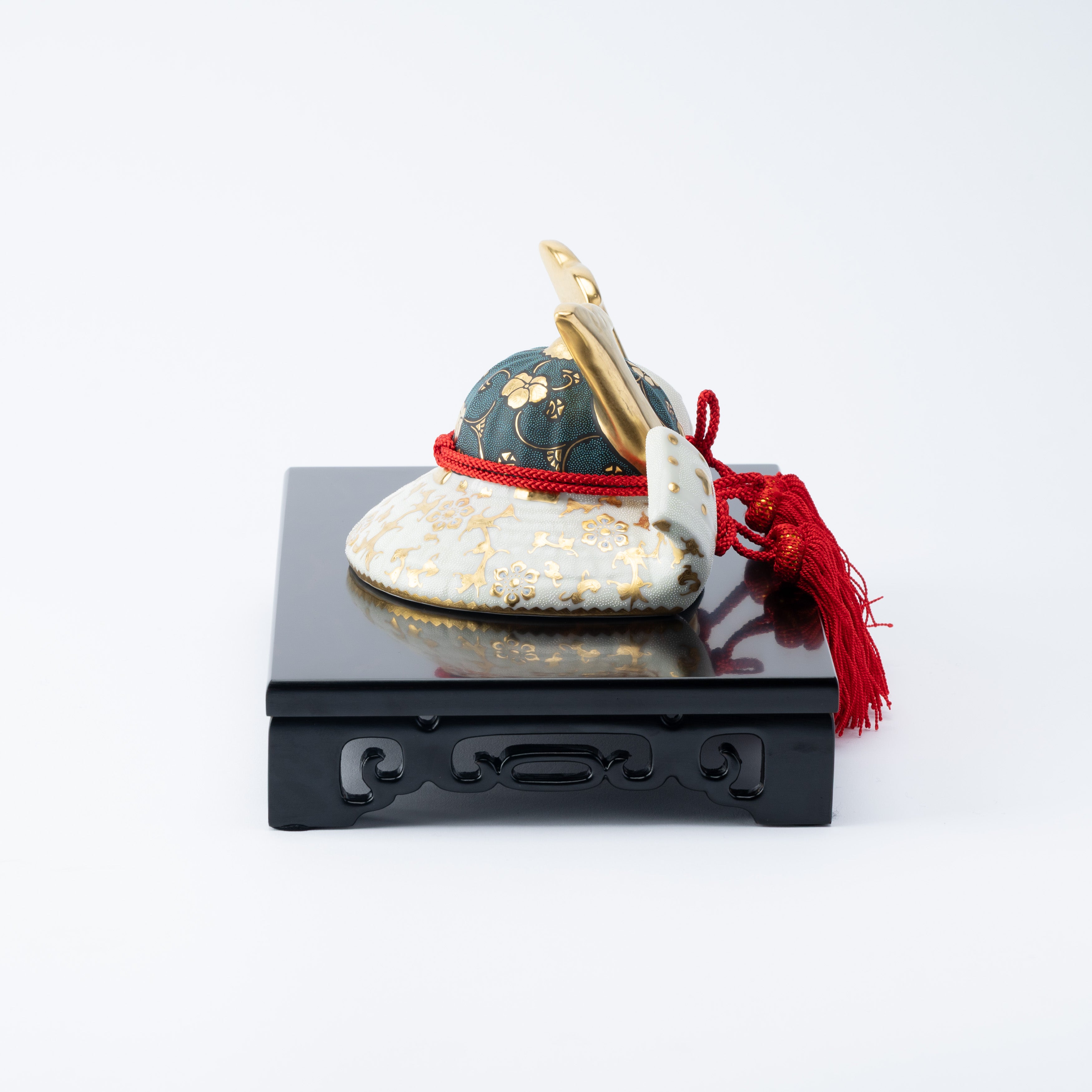 Morikin Aochibu und Shirochibu Hosoge Muster Kabuto Samurai Helm Ornament