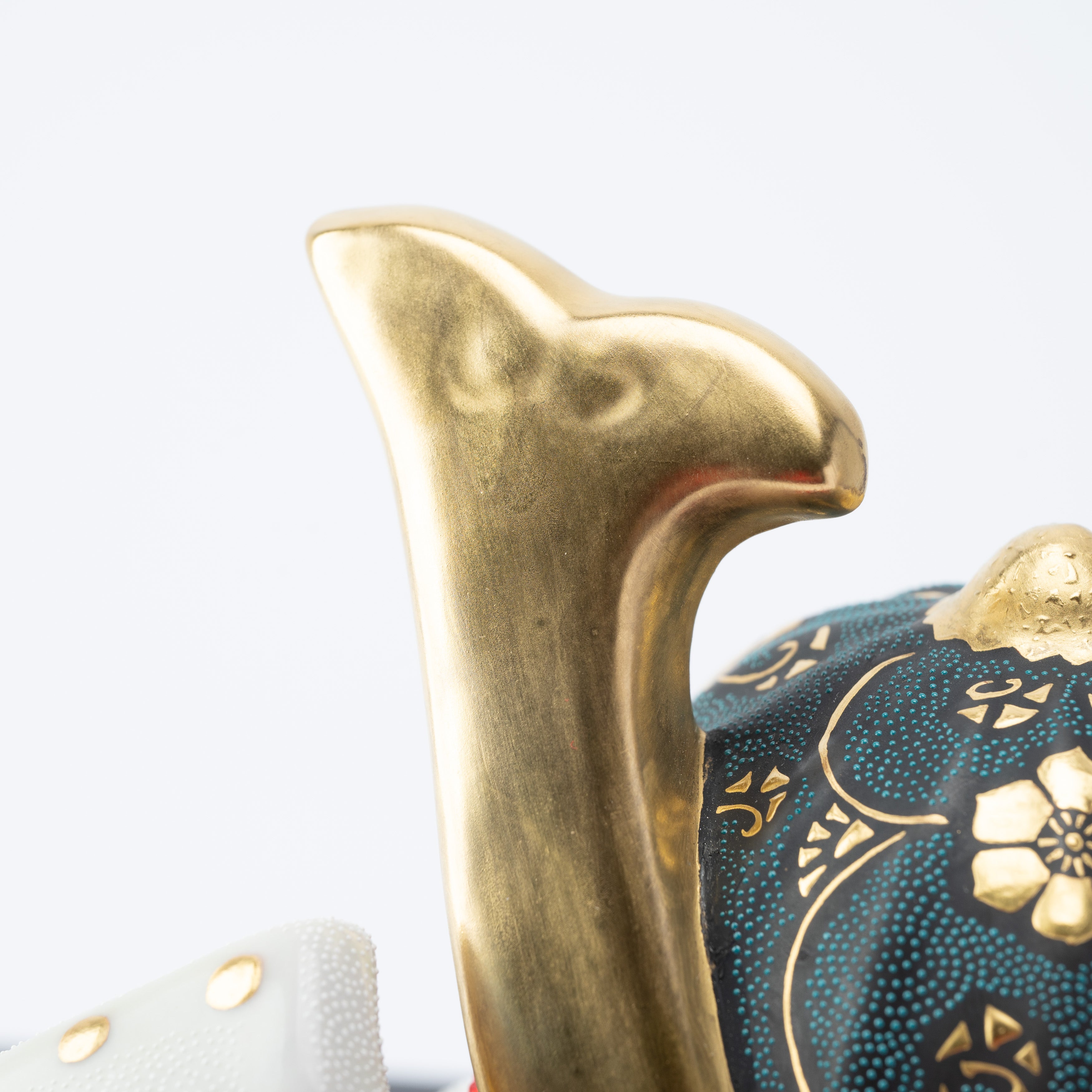 Morikin Aochibu und Shirochibu Hosoge Muster Kabuto Samurai Helm Ornament